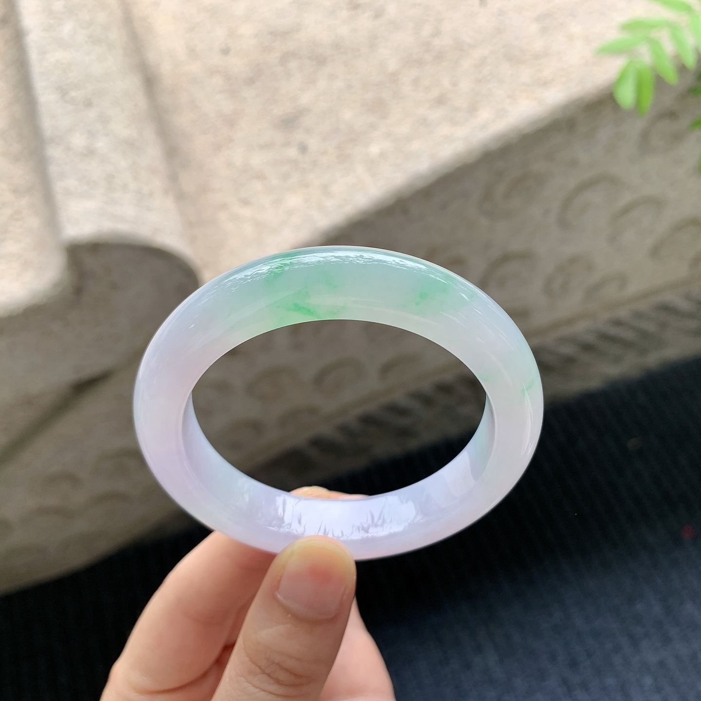 正圈51 52【圈口】52.4/11.8/9【编码】DZ041218【描述】冰糯春彩，水润，种老，细腻，打灯有纹线