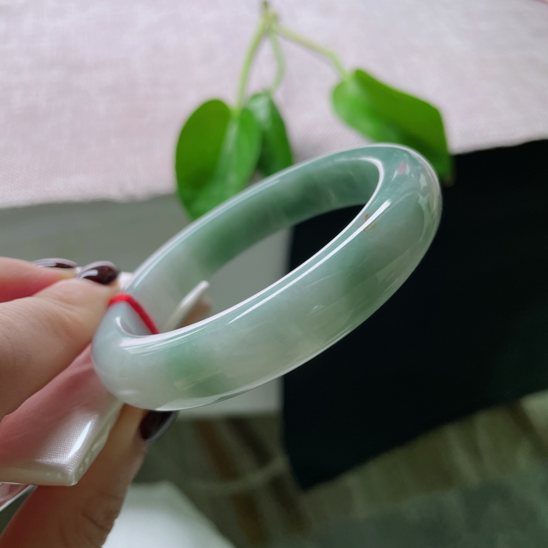 57.9/12.6/8.5，淡蓝色正圈，颜色深浅不一，绰约多姿，洒金，一点皮纹，ss50772a