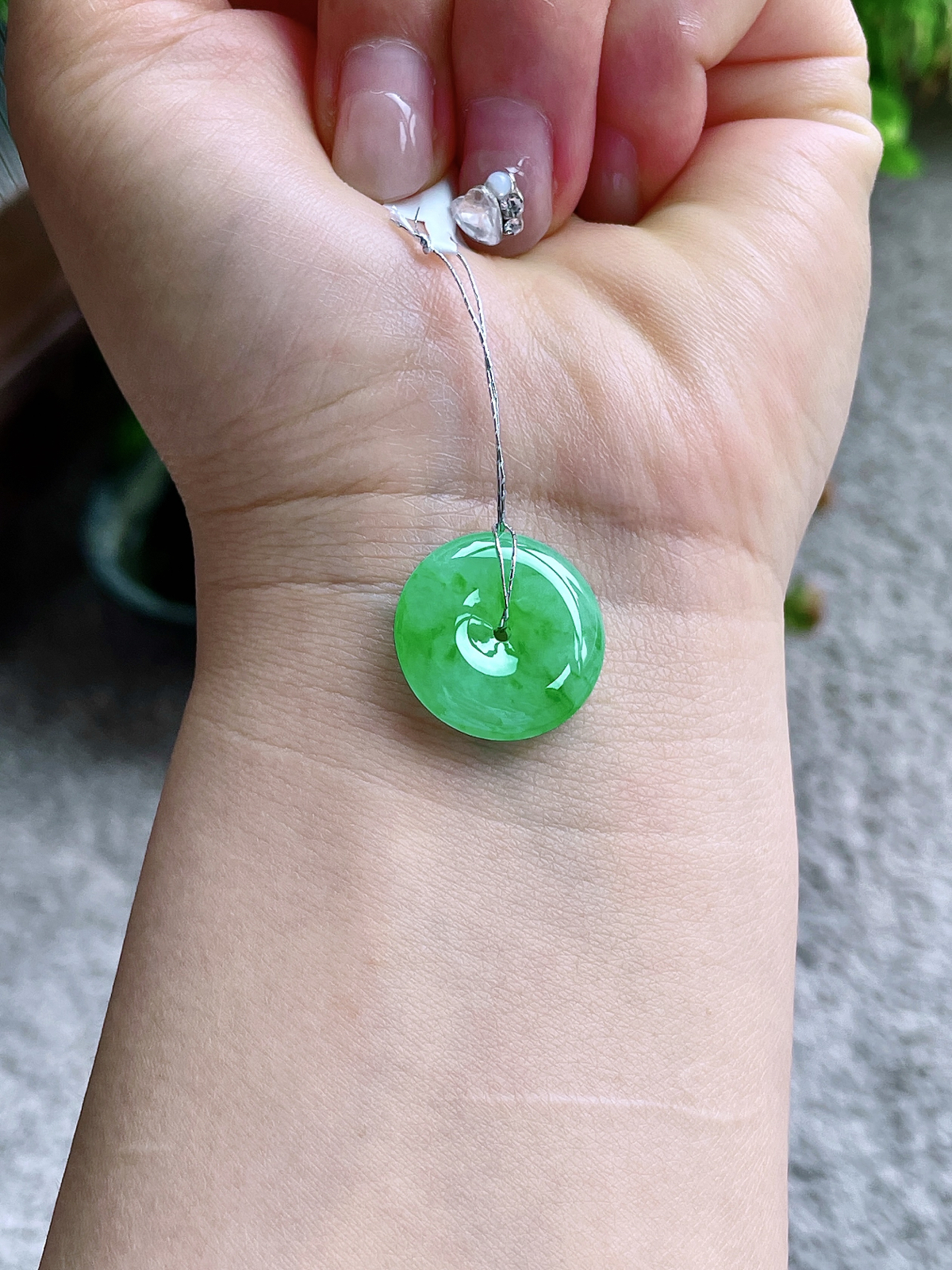 【裸石】冰阳绿平安扣吊坠
【说明】缅料 性价比高  
【尺寸】19.8-5