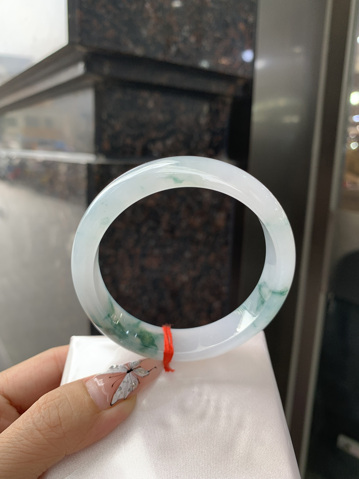 冰飘蓝花正圈59.1-7.6-13.9
花色灵动飘逸，墨兰如画，有江南烟雨之感，蓝花飘洒，精致仙气，上手优雅气质。