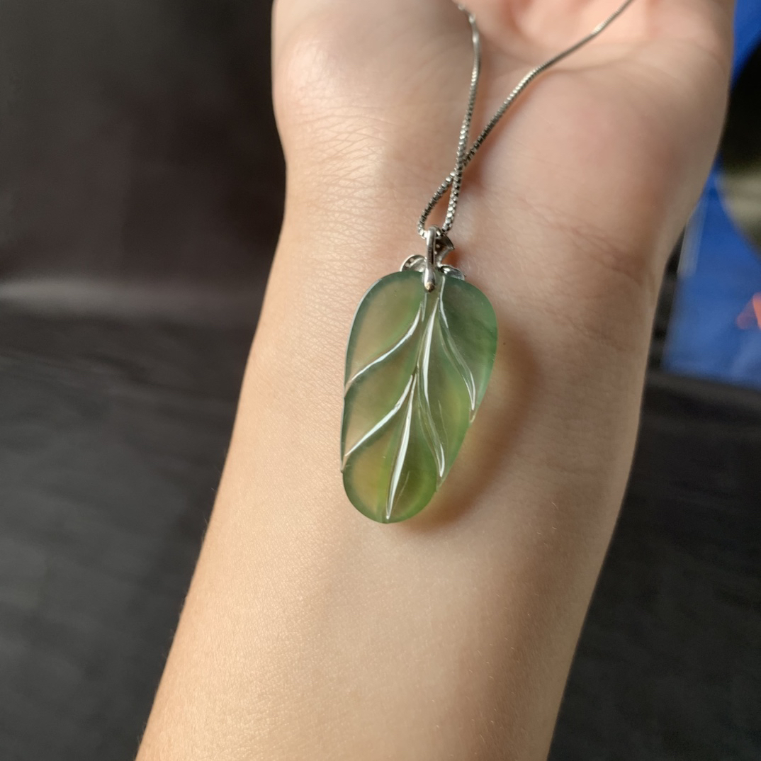 冰飘黄翡叶子 胶润饱满 优美品质 尺寸28.4-17-3.6