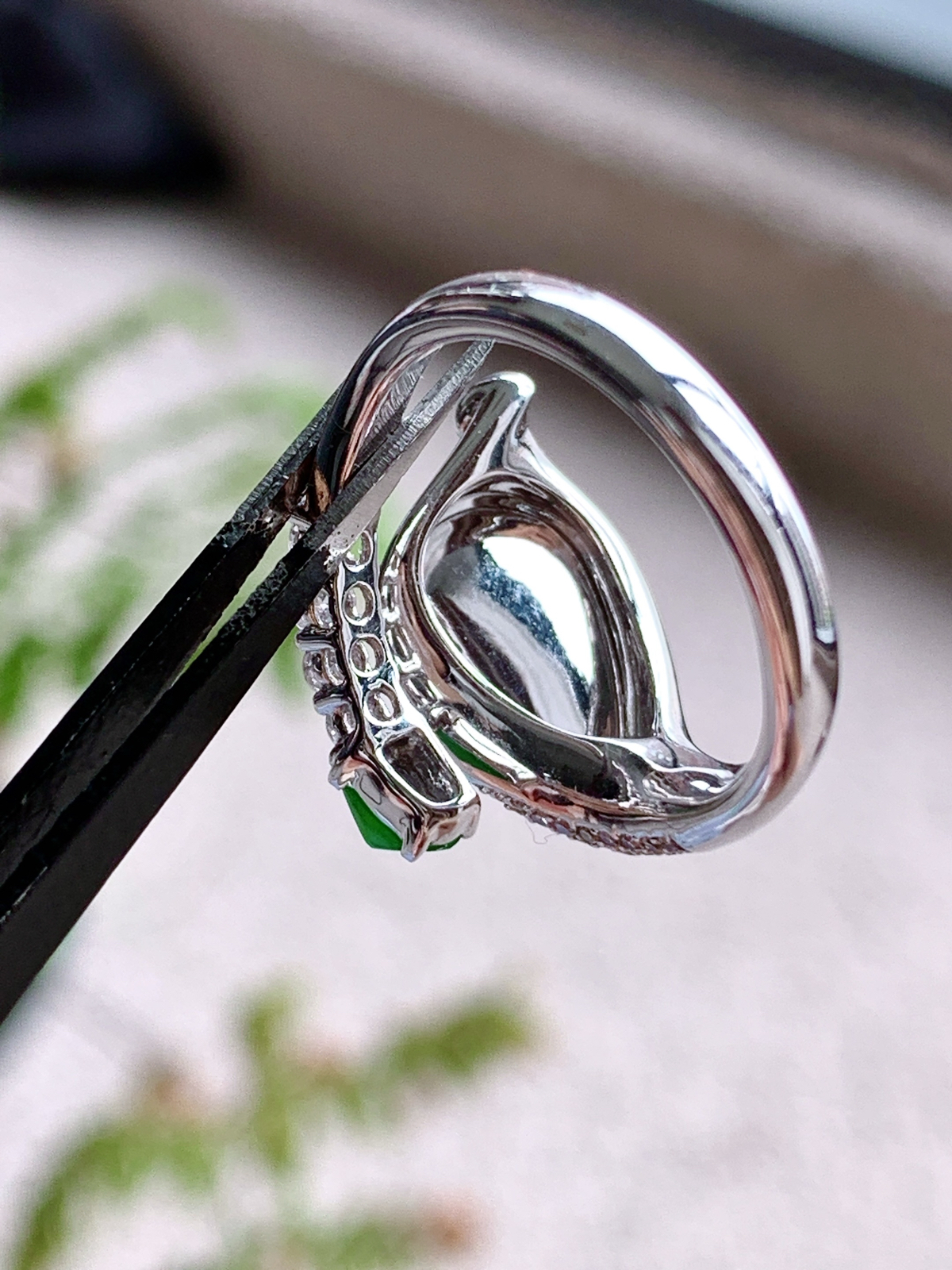 【镶嵌】🫧玻璃种豆子福豆戒指
【说明】缅料 18k金镶嵌 性价比高  
【裸石】12.5-7.8-2
【圈口】14号