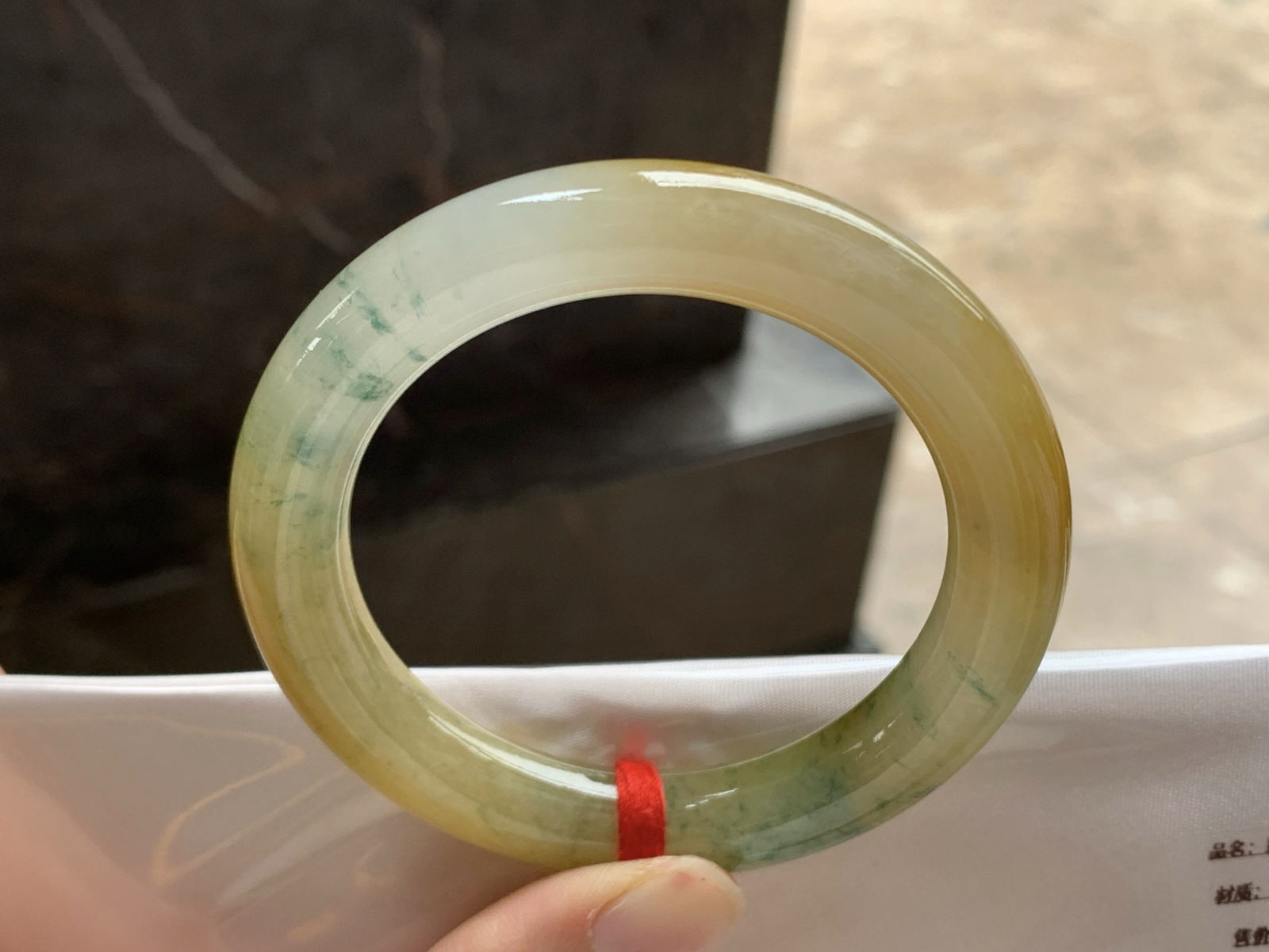 53-10

黄翡圆条手镯^_^起光 鲜艳