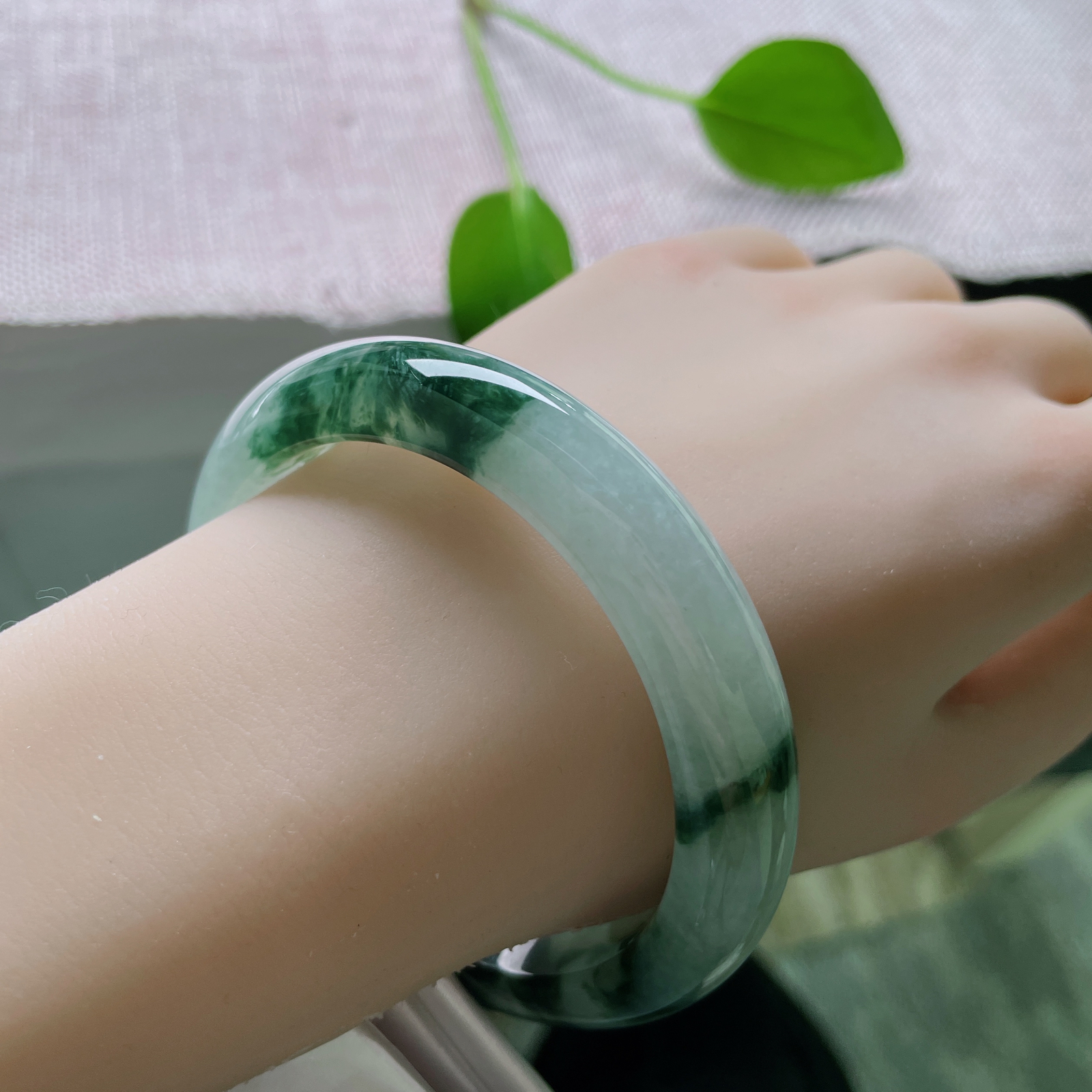 59.7/12.4/8.8，飘花，水润，细腻，甜美，优雅，贵气，耐看，雍容华贵，大气