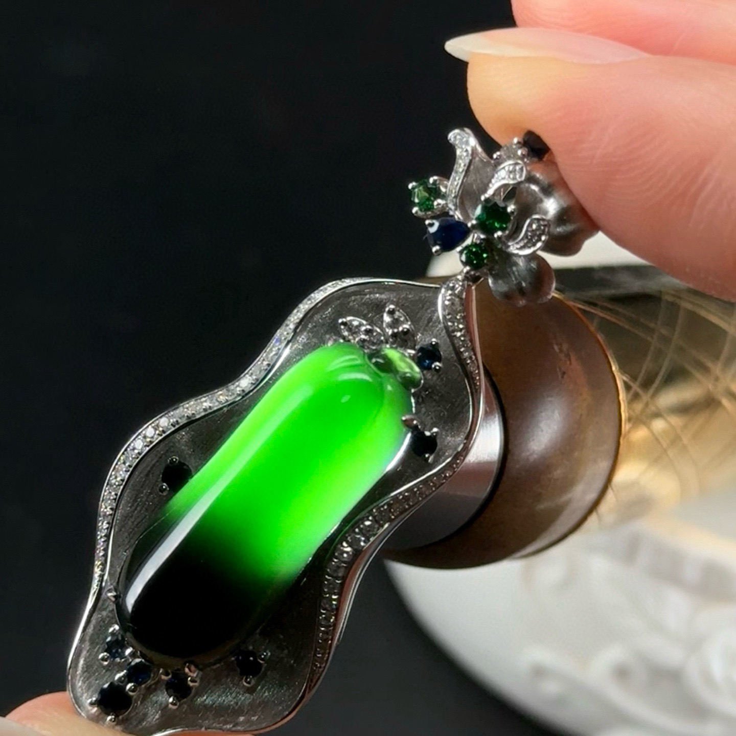 精品18k墨翠福瓜 种好色正 重金好心情打灯通透 油性十足 尺寸48.6