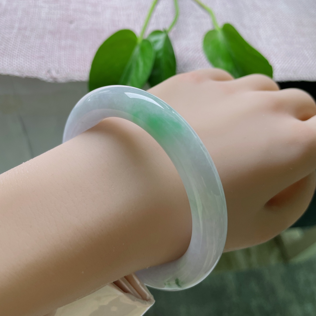 57/10.4，春彩圆条，是春天打翻了调色盘，最不经意，也最动人的那笔。有棉线，ss50744a