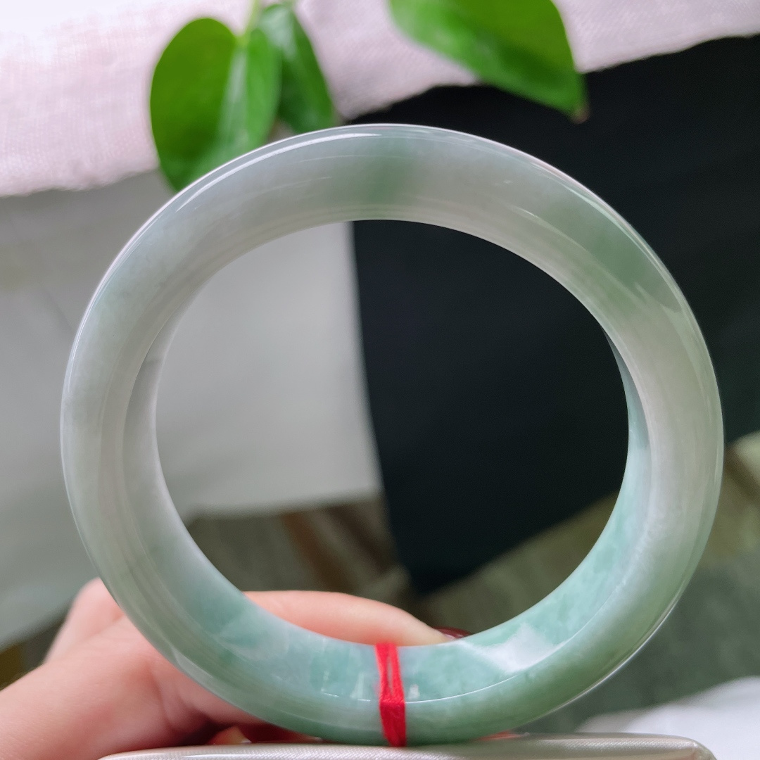 57.9/12.6/8.5，淡蓝色正圈，颜色深浅不一，绰约多姿，洒金，一点皮纹，ss50772a