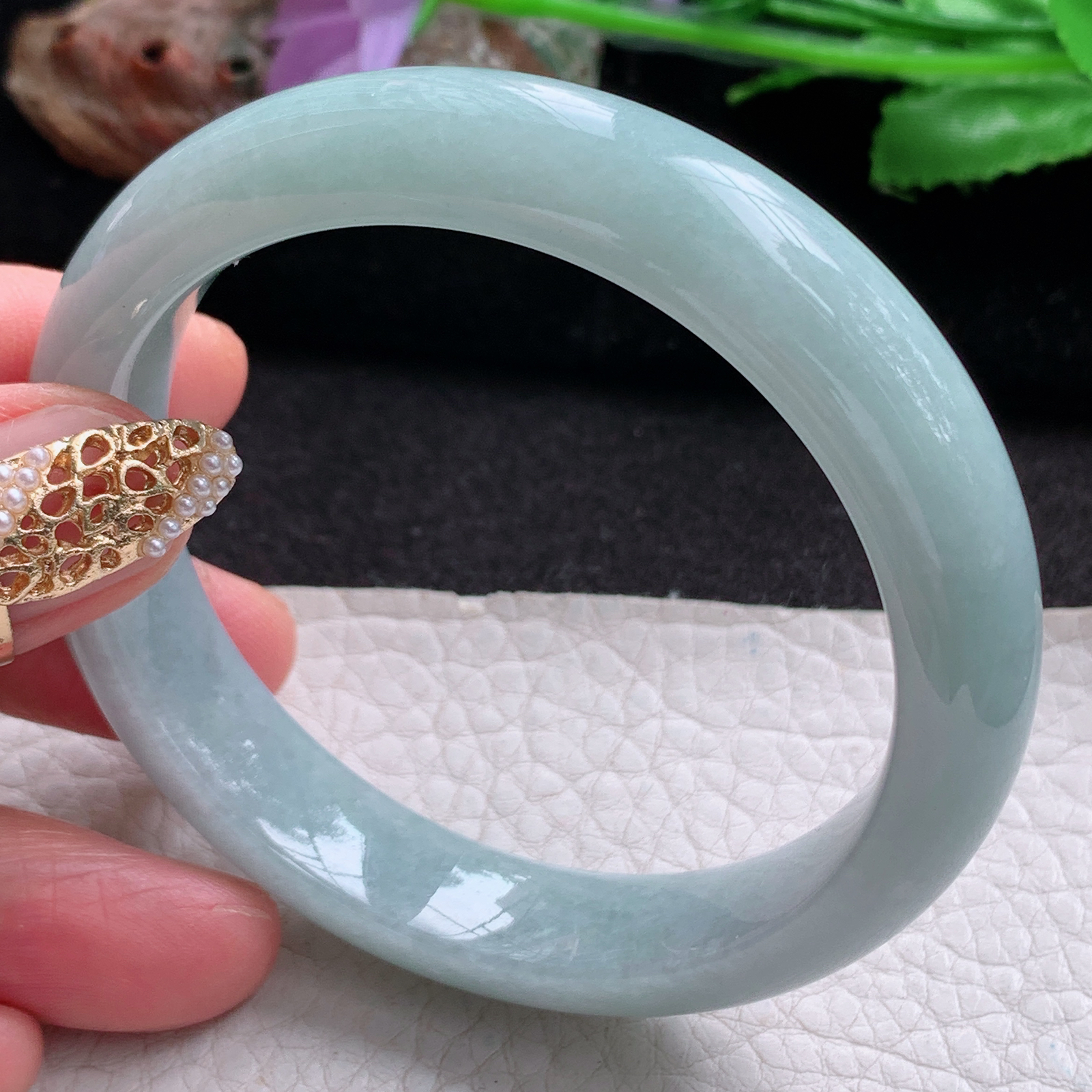 js实拍56*12.5*7.7平安镯 天然翡翠a货手镯浅绿正圈玉镯子