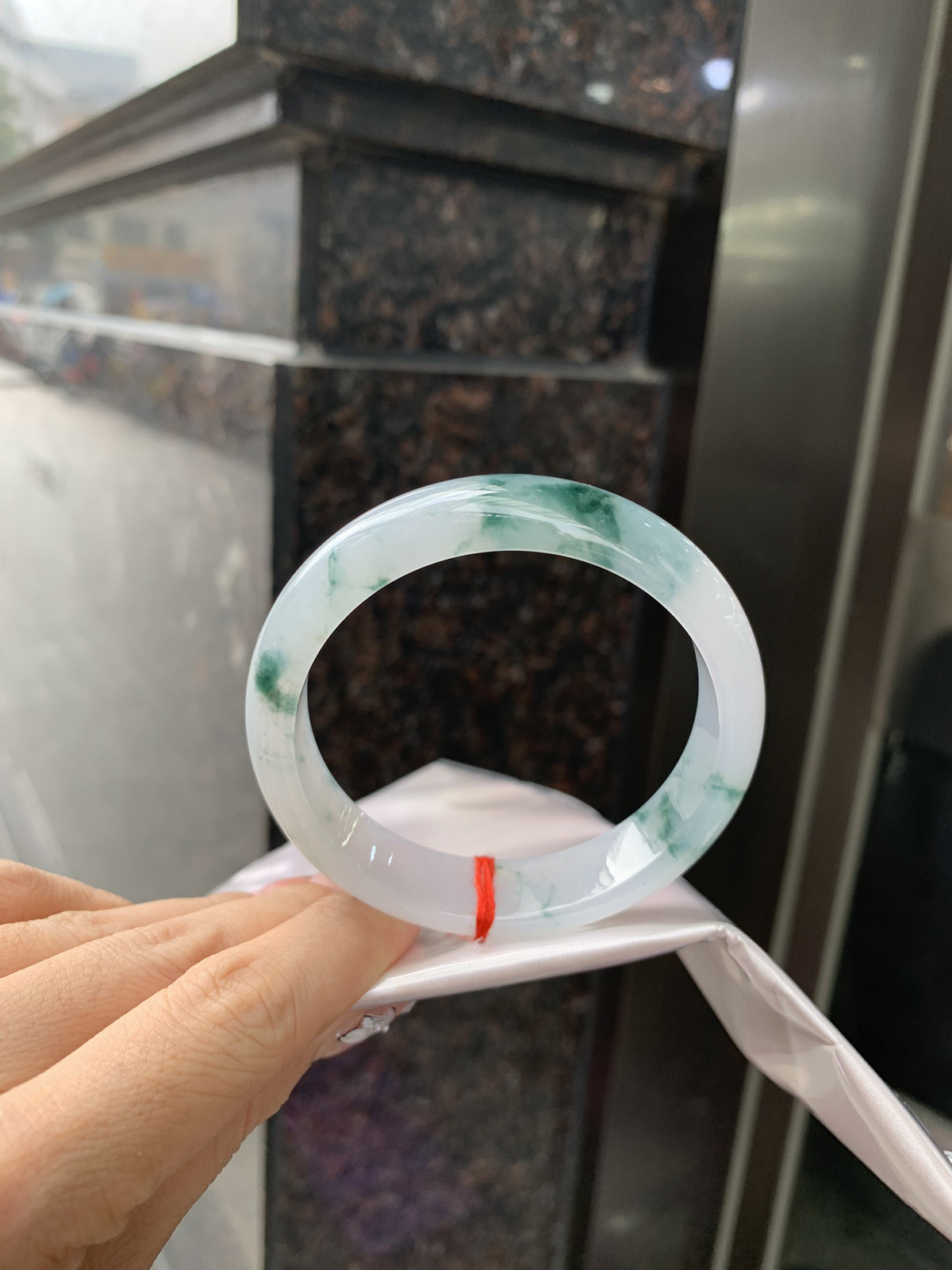 冰飘蓝花正圈59.1-7.6-13.9
花色灵动飘逸，墨兰如画，有江南烟雨之感，蓝花飘洒，精致仙气，上手优雅气质。