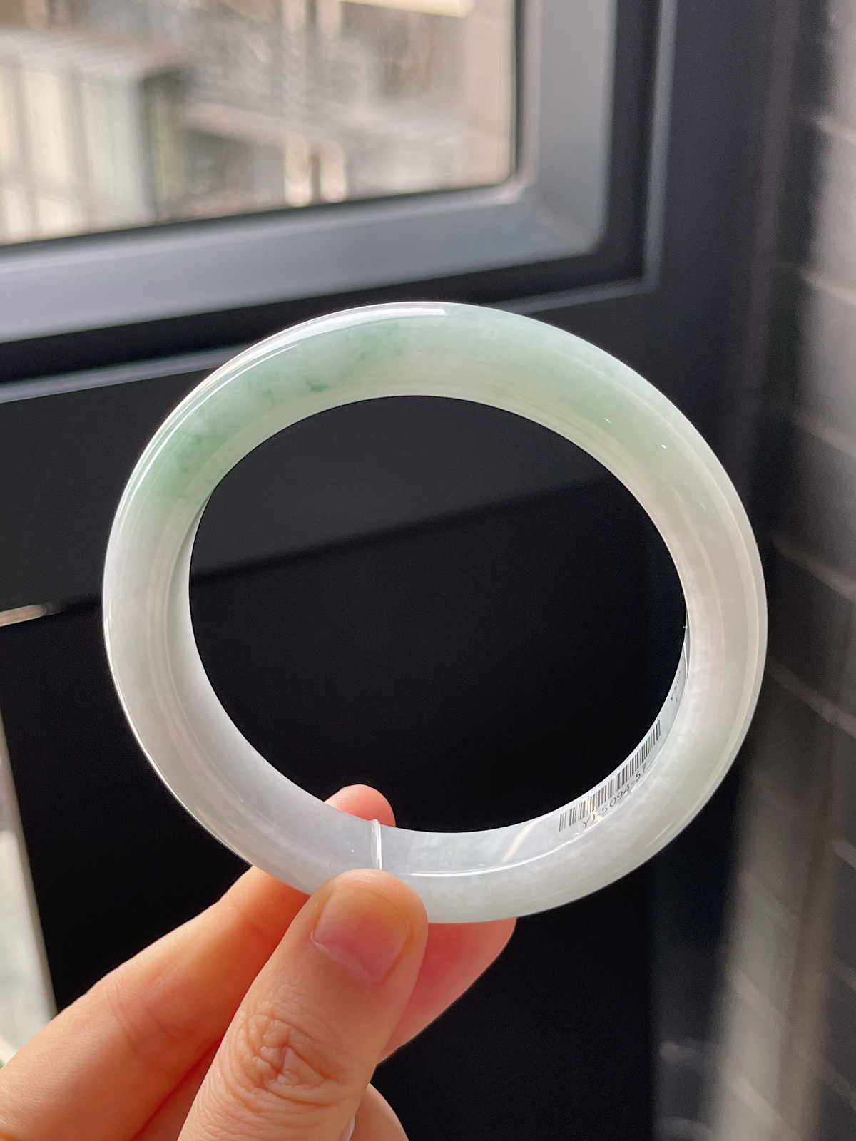 正圈60圈口，翡翠糯化种浅绿色手镯