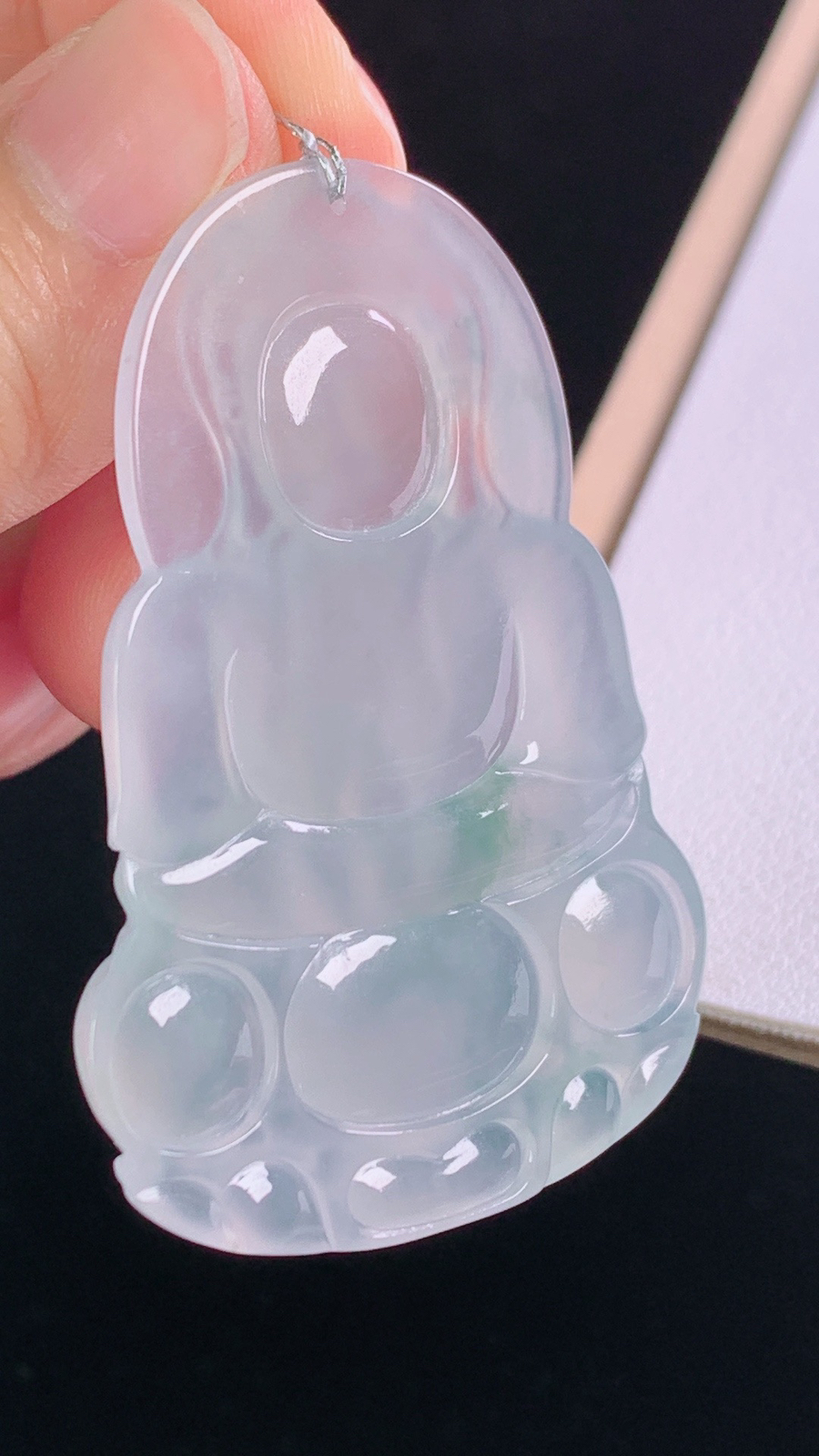 冰飘花观音
花色灵动，冰晶玉洁，
尺寸:53.5-37.6-5.3mm 8