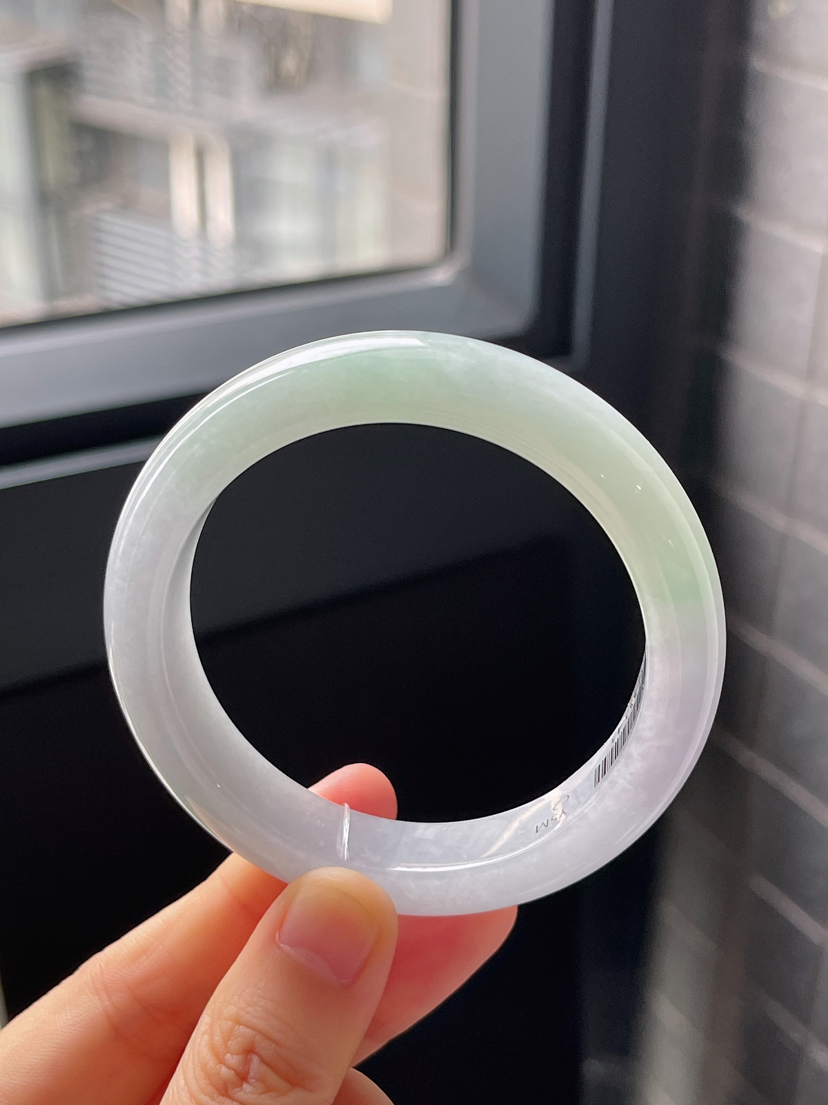 正圈53.6圈口，翡翠冰糯种浅绿色手镯