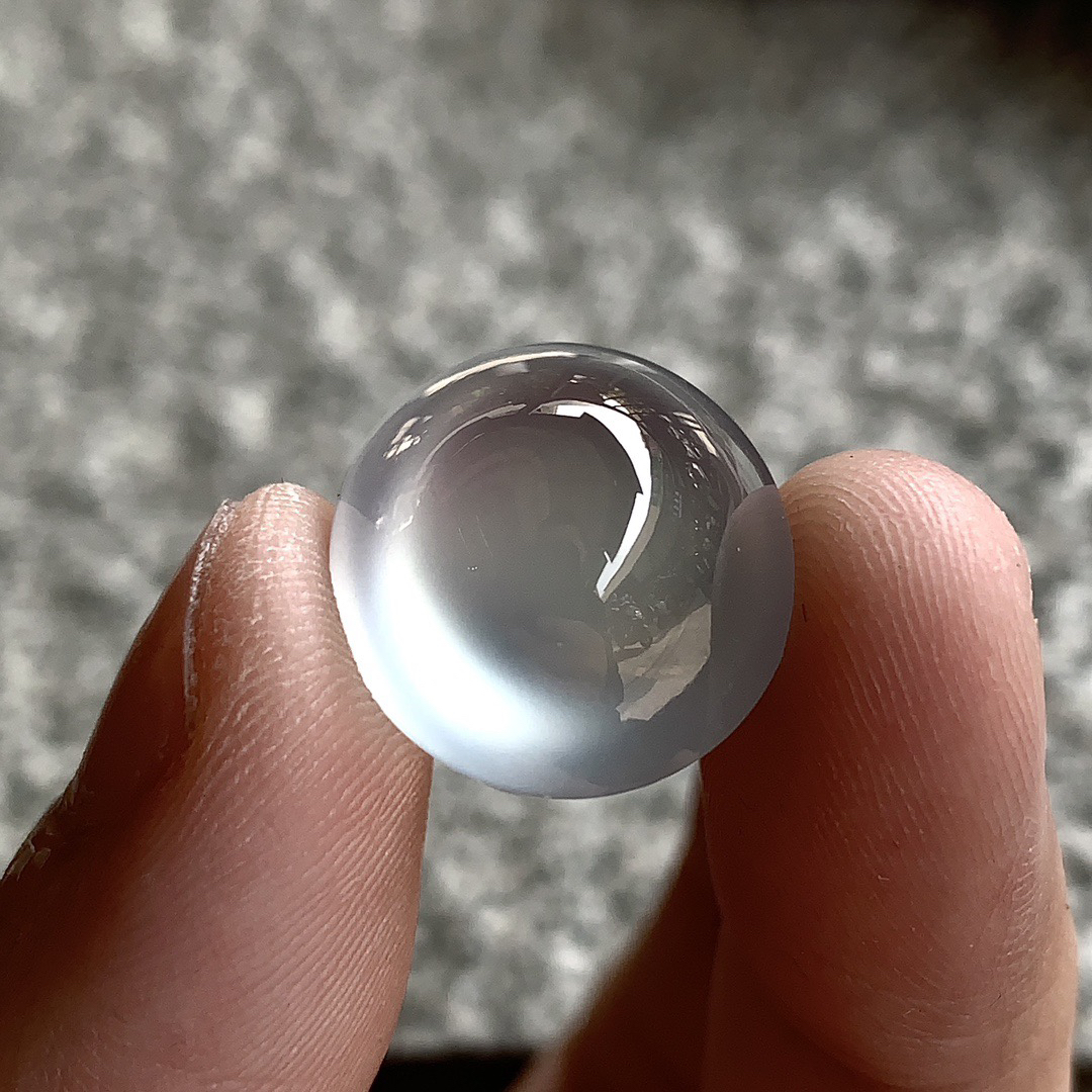 ️ 玻璃种蛋面，胶感十足，荧光盈盈，通透度拉满
尺寸15.6×15×10.2