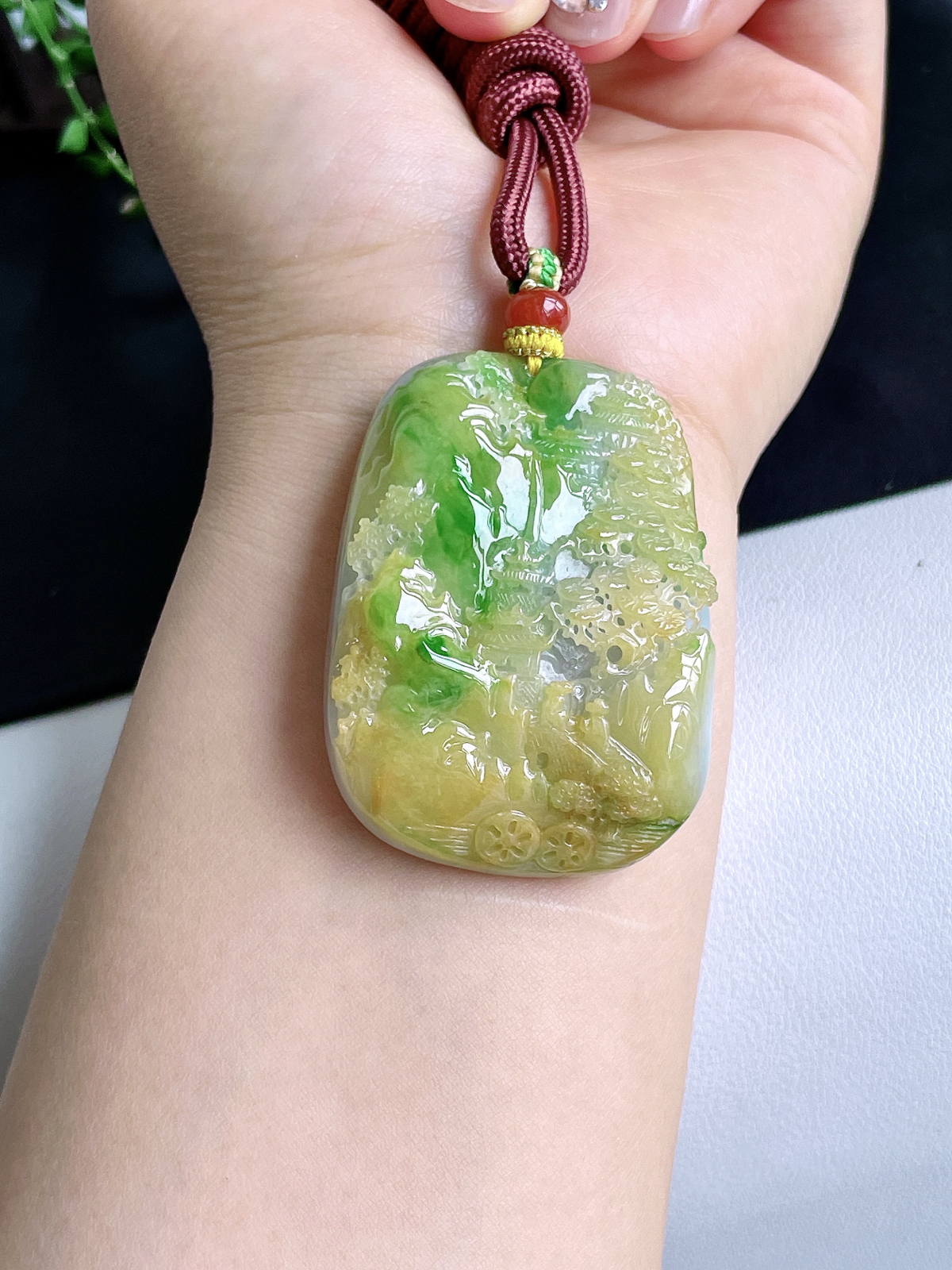 【裸石】冰黄加绿山水牌大山水牌吊坠
【说明】缅料 性价比高  
【尺寸】58-38.8-14