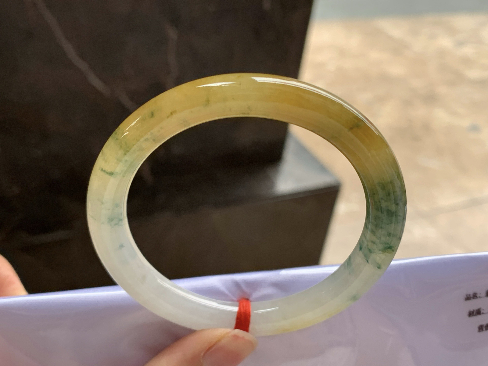 53-10

黄翡圆条手镯^_^鲜艳