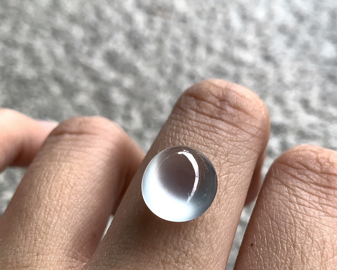 ️ 高冰蛋面，种水兼具，盈润透亮
尺寸11.2×10.3×5.7