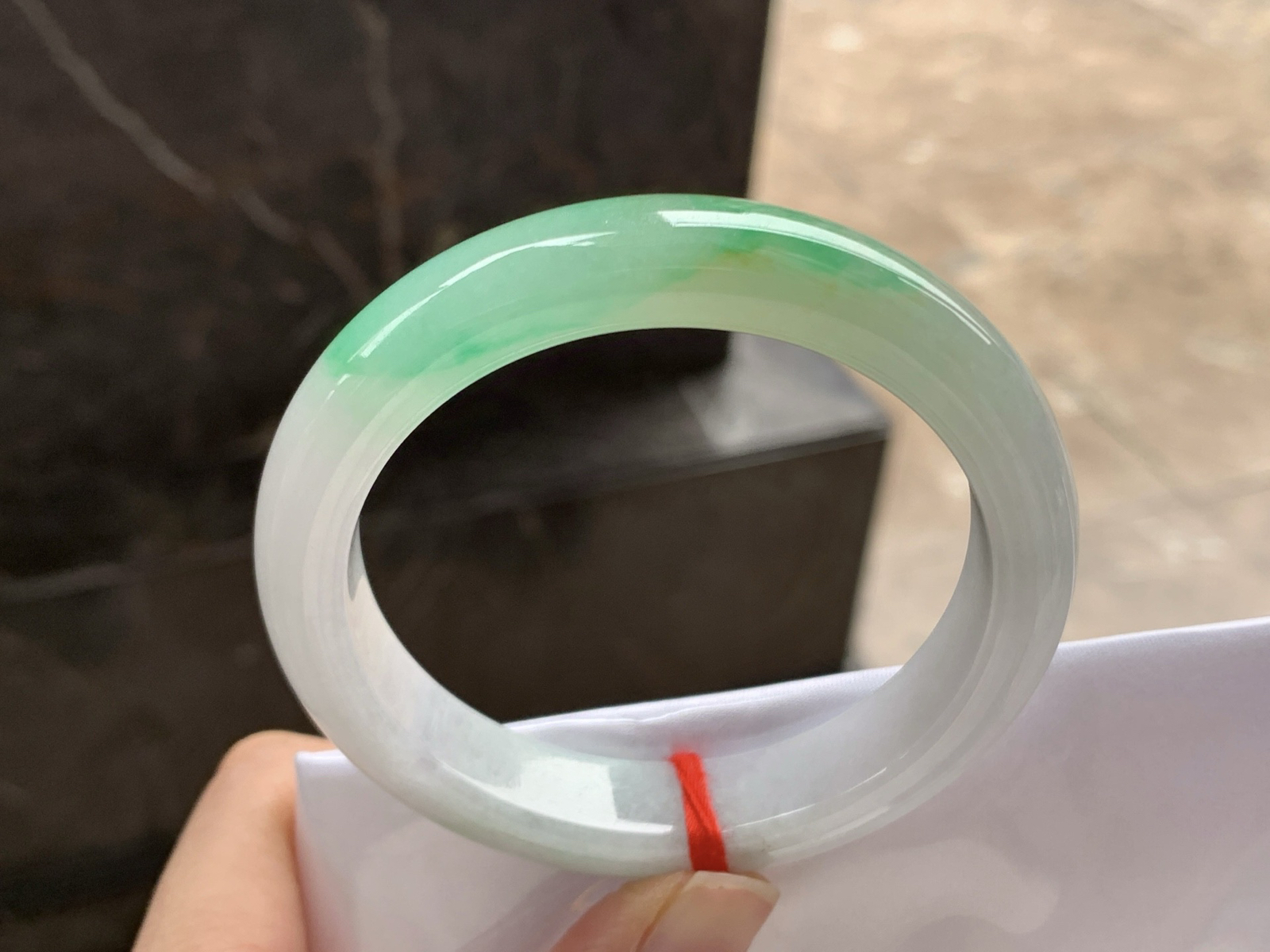 56-12.4-8.5

黄加绿手镯^_^玉质温润