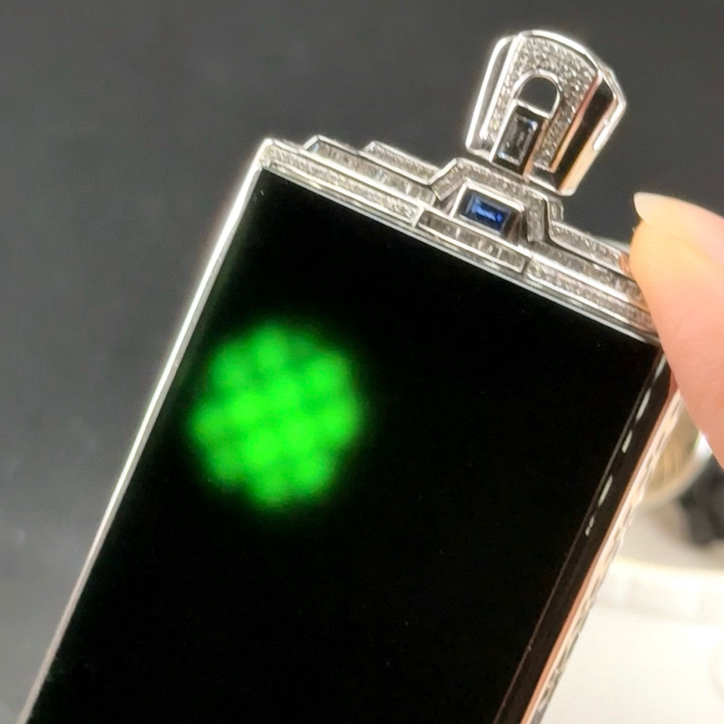 精品18k墨翠无事牌 种好色正 黑度极好 打灯通透 油性十足  尺寸74.2