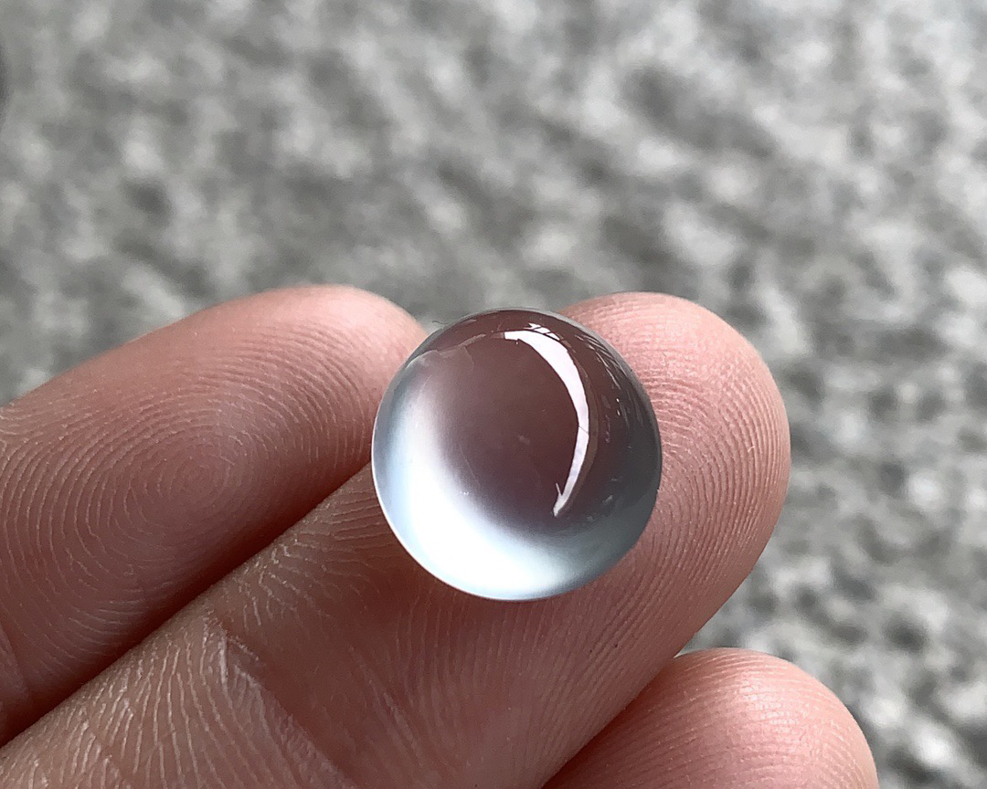 ️ 高冰蛋面，种水兼具，盈润透亮
尺寸11.2×10.3×5.7