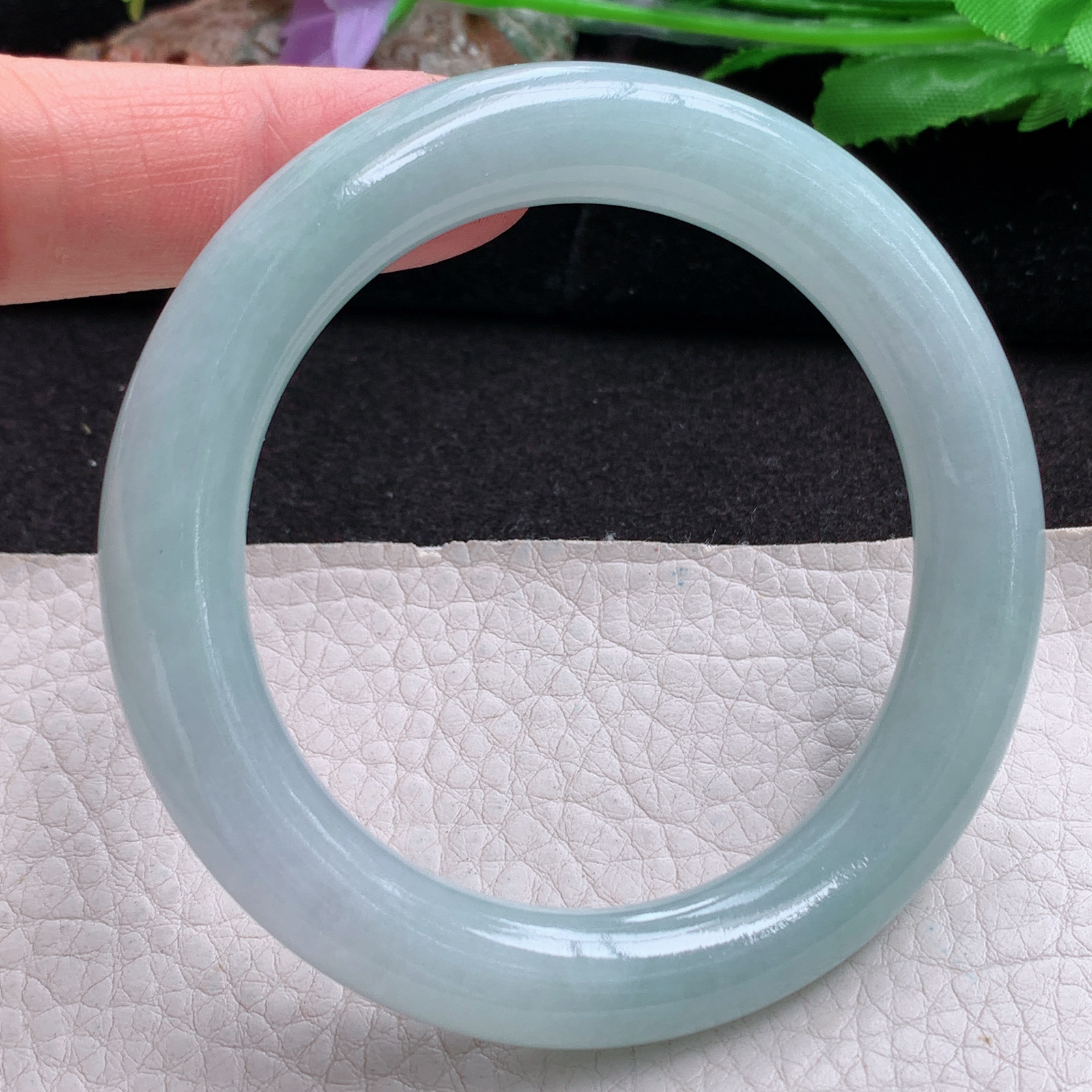 js实拍54*10.3美人镯 天然翡翠a货手镯水润清新湖水蓝圆条玉镯子