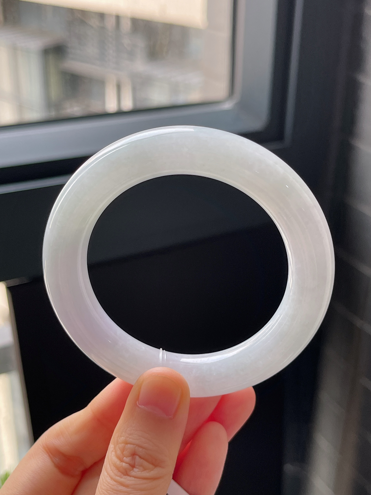 圆镯52圈口，翡翠冰糯种淡春彩手镯