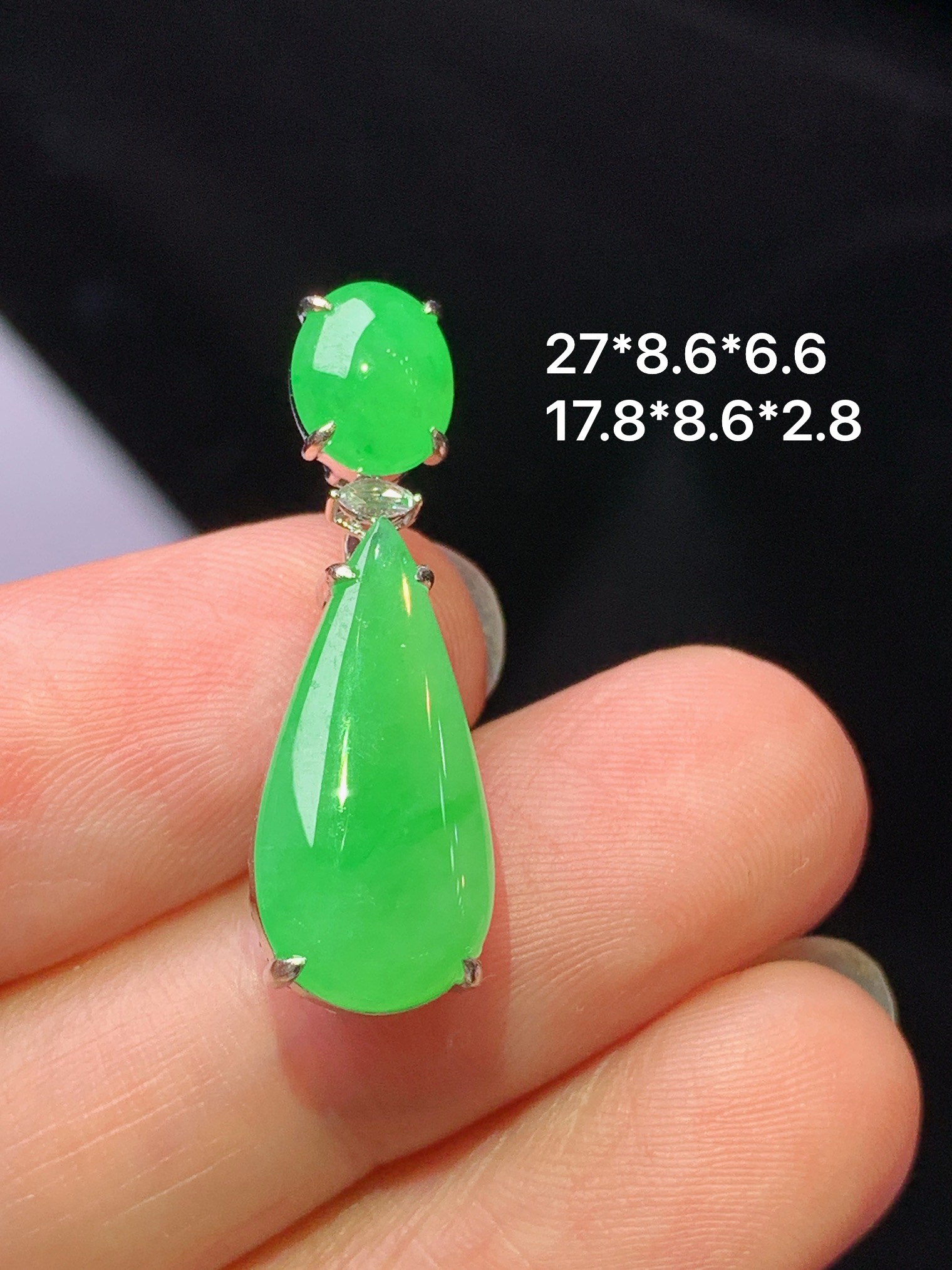 18k金钻镶嵌翠绿水滴吊坠 玉质细腻 色泽艳丽清新 水润亮眼 整体尺寸27*8.6*6.6j2