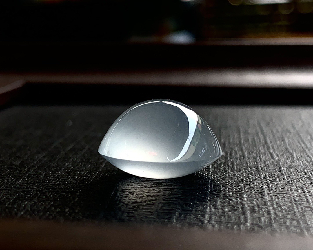 ️ 高冰蛋面，起荧起胶，肉眼不见棉絮，仅余一汪清冽冰湖在戒面荡漾  
尺寸16.8×15×9.8