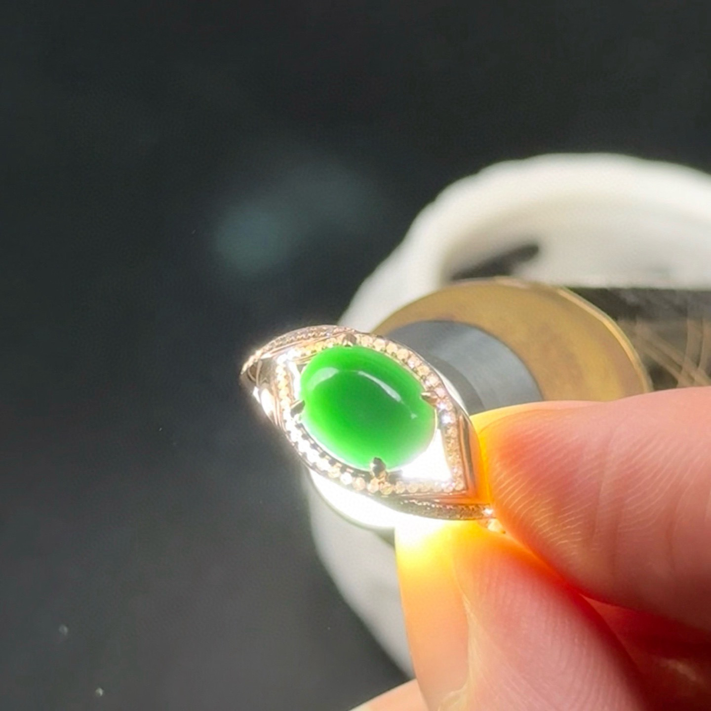 精品18k墨翠女戒 种好色正 黑度极好 打灯通透 油性十足 尺寸9