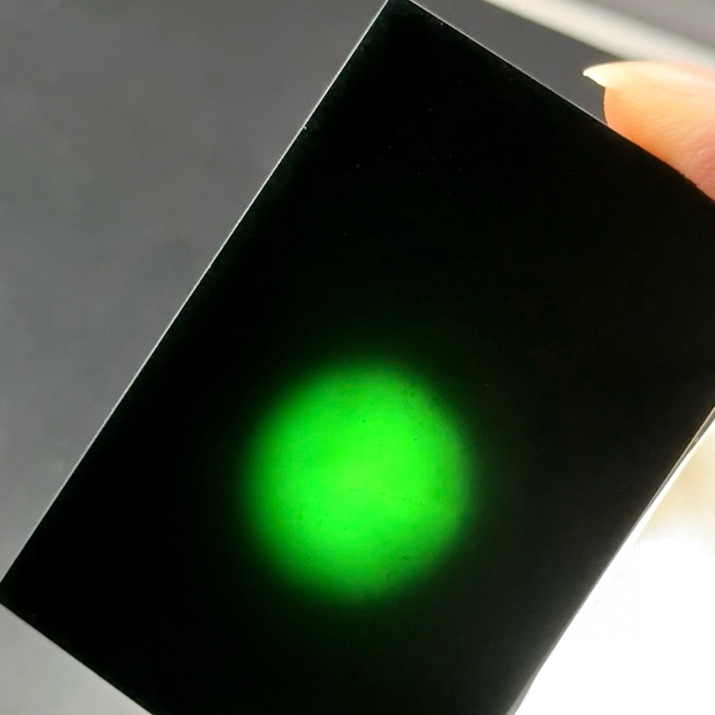 墨翠无事牌 种好色正 黑度极好 打灯通透 油性十足 尺寸60.9