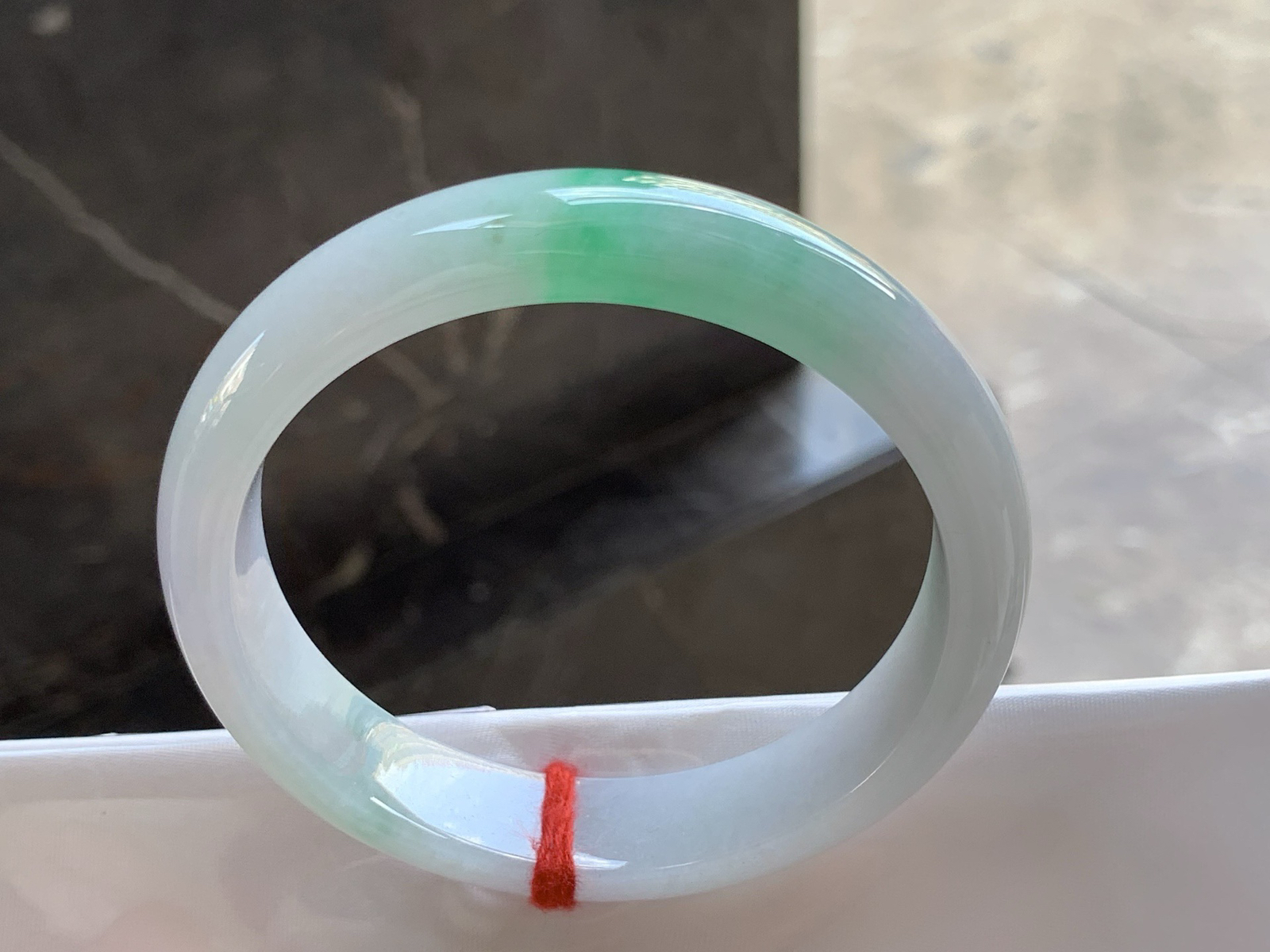 59.5-12.7-8.5mm

带色手镯 59 60可戴～ 颜色鲜艳 底子干净