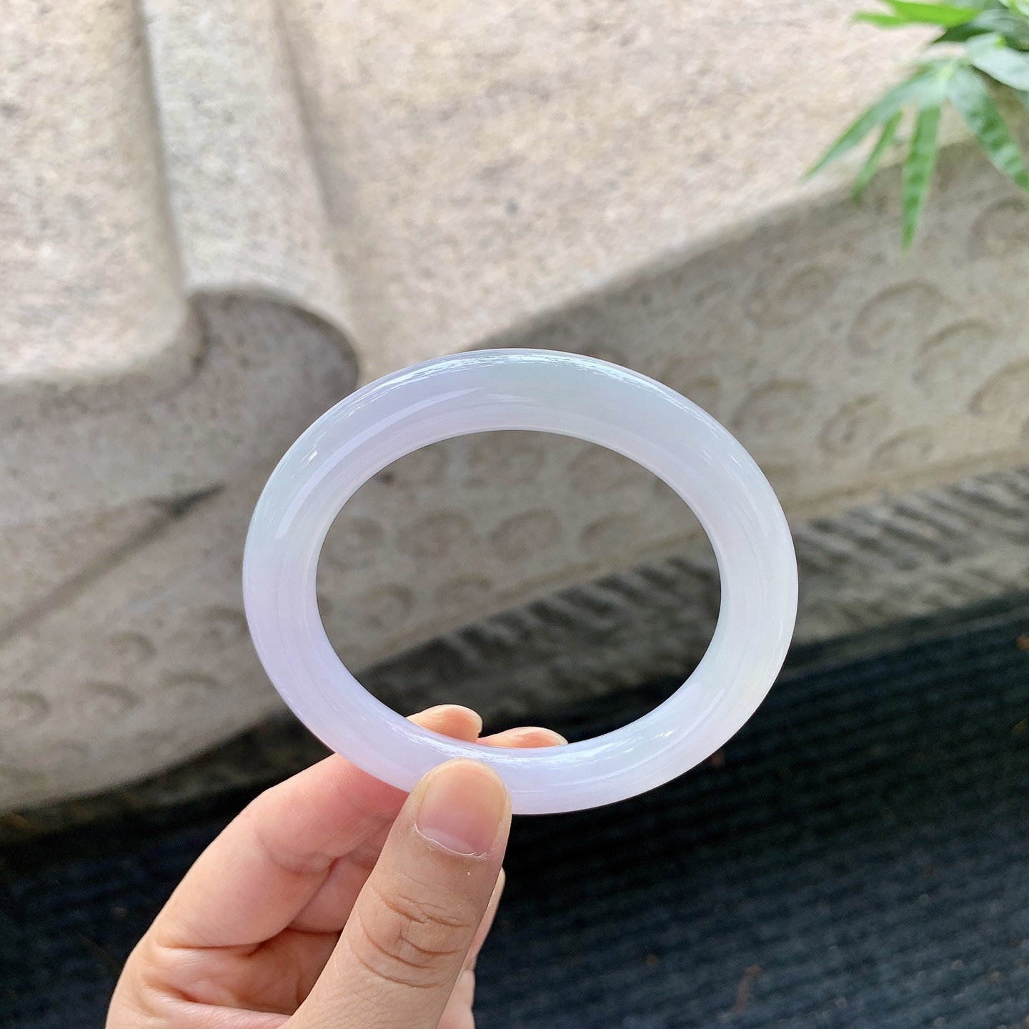 圆条54 55【圈口】55.8/9.7/9.8【编码】A1122598【描述】细糯粉紫底，水润，种老，细腻，打灯有纹线