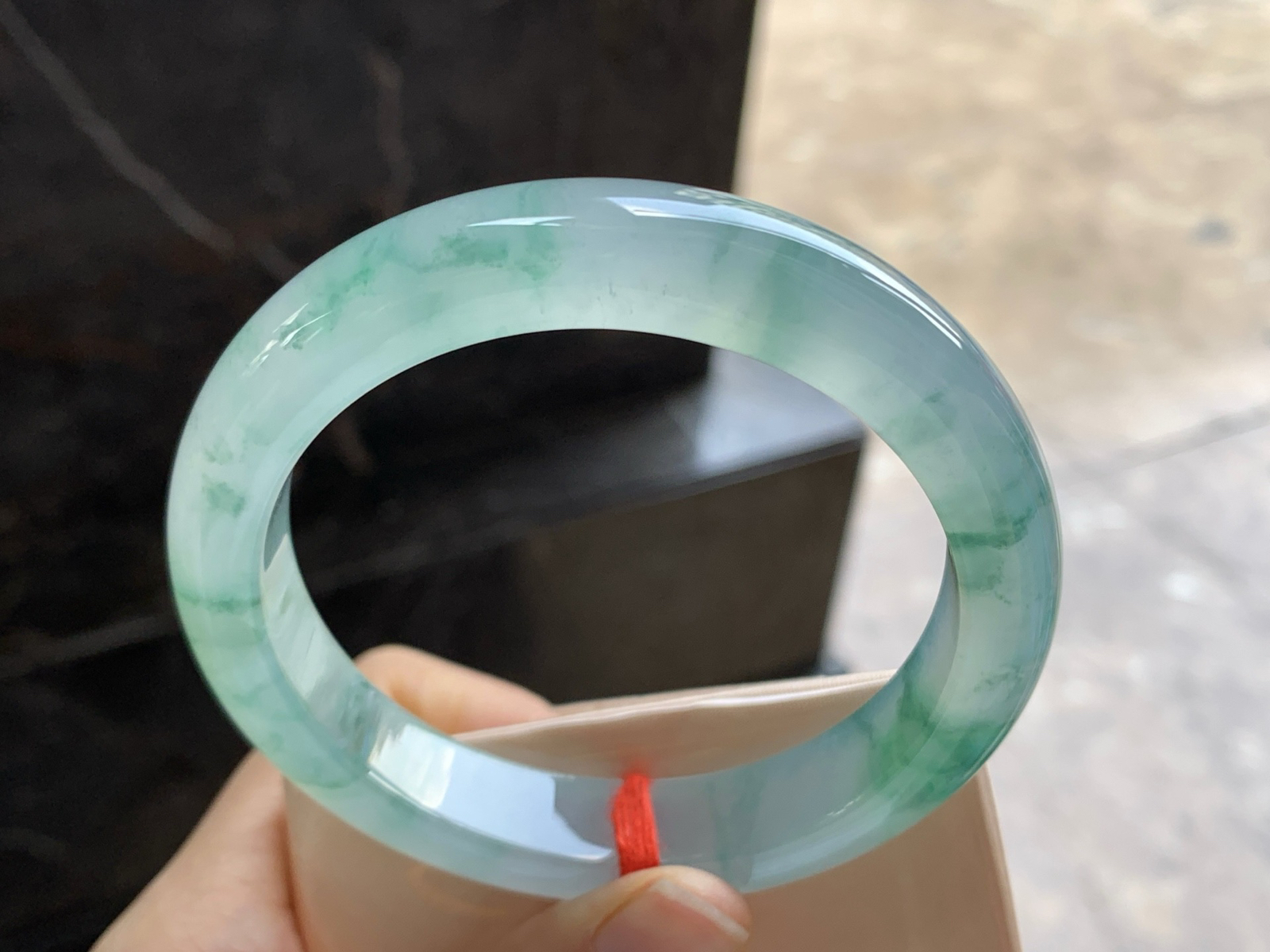 61-12.6-9.3

冰绿花手镯^_^种水好 鲜艳 大圈