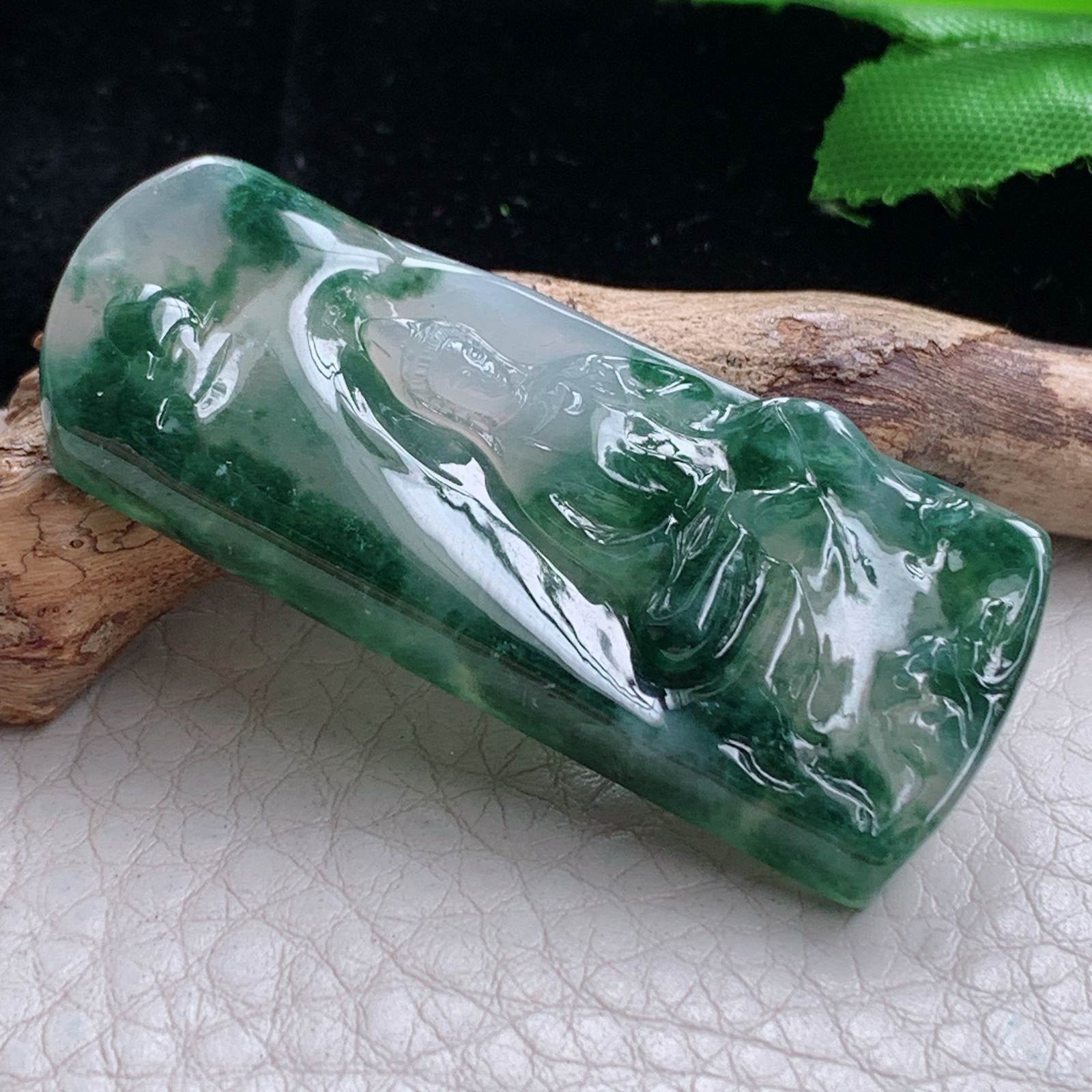 lz实拍48*20*5.8天然缅甸翡翠冰飘花山水观音 玉观音玉吊坠 玉挂件