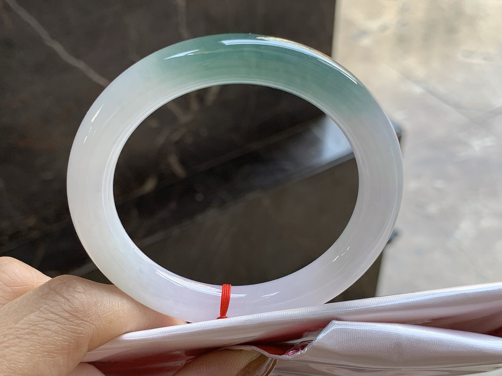 54-9.8

蓝水圆条 54 55可戴～ 底子干净清爽