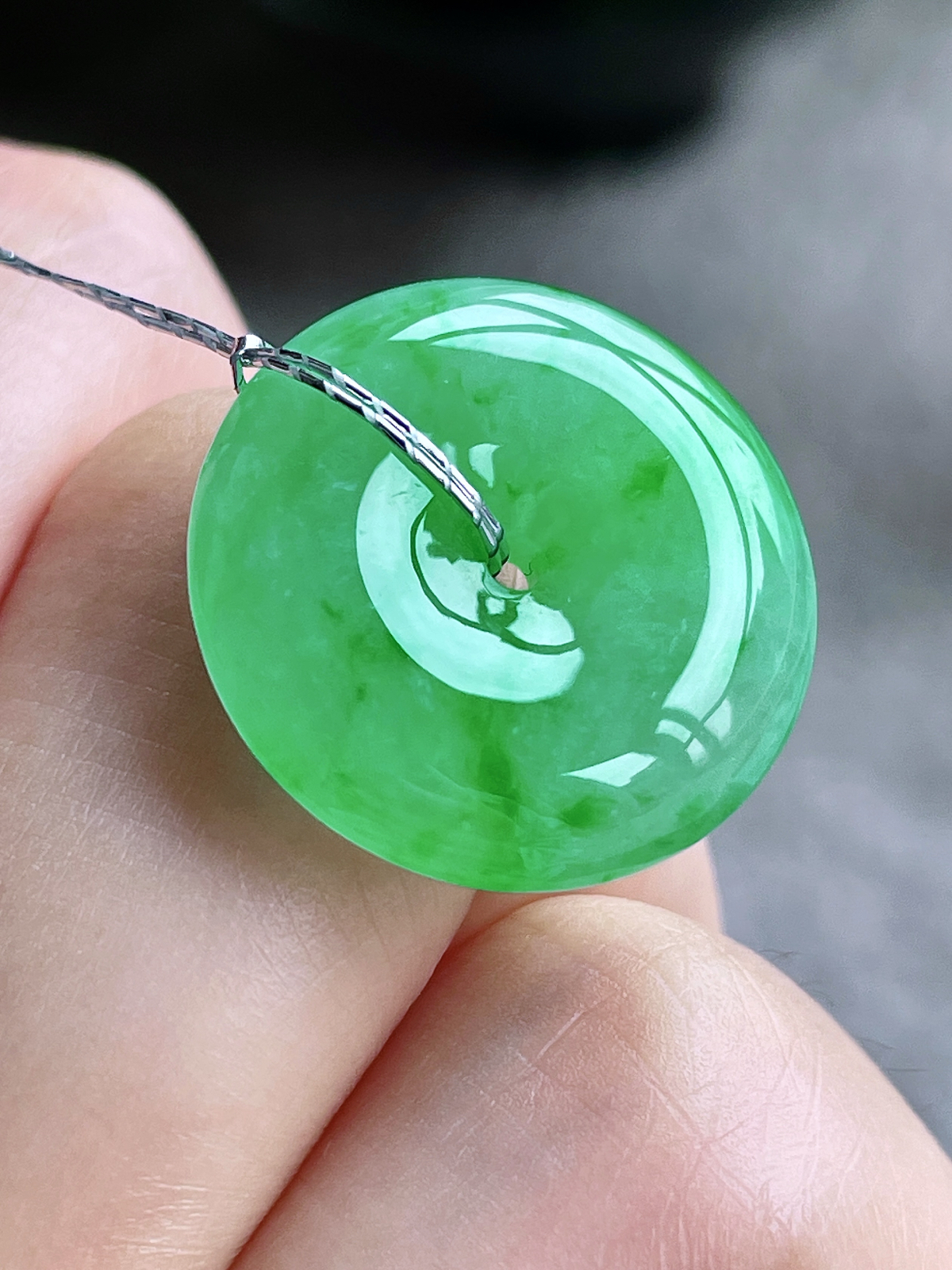 【裸石】冰阳绿平安扣吊坠
【说明】缅料 性价比高  
【尺寸】19.8-5
