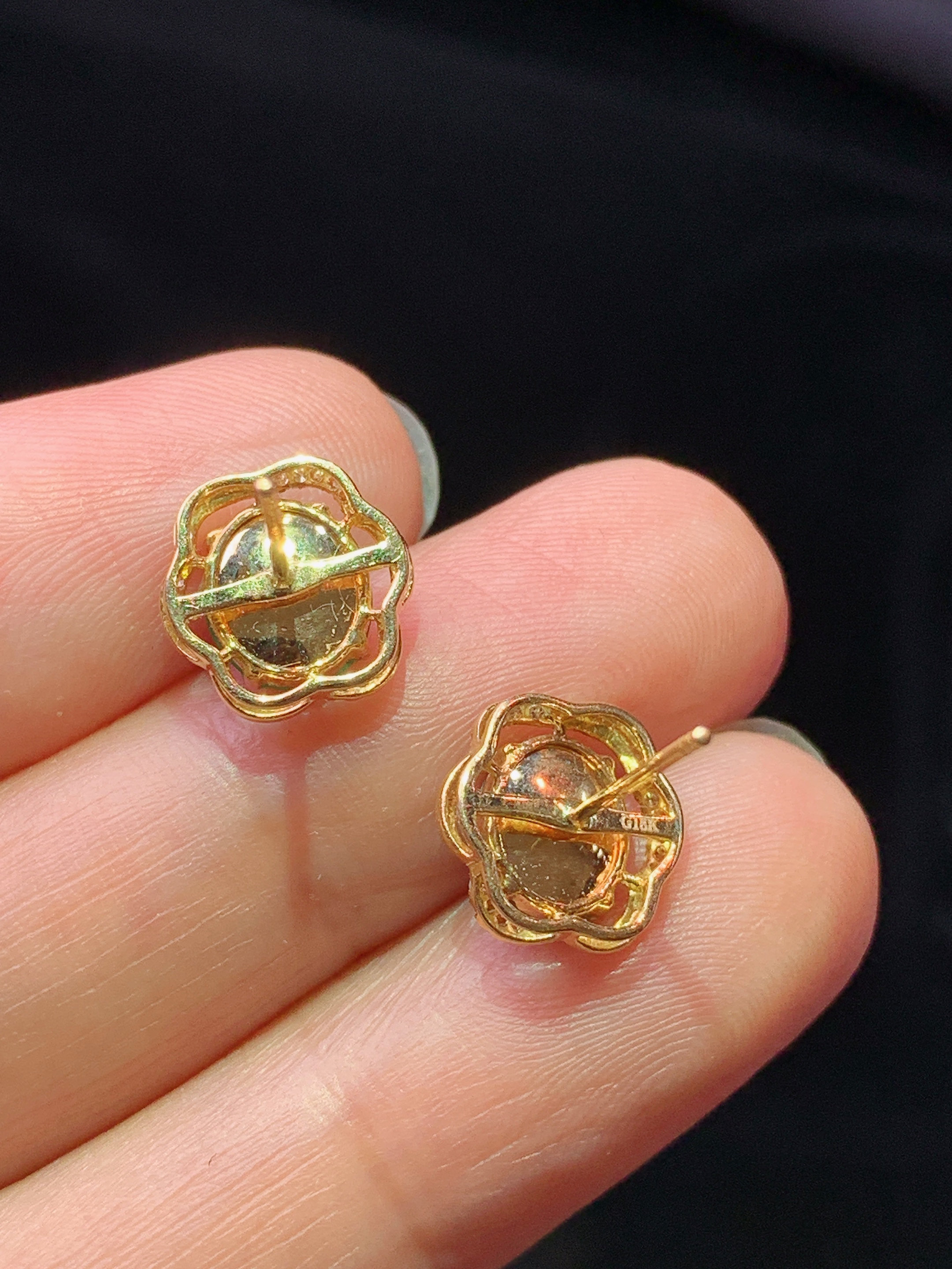 18k金钻镶嵌翠绿蛋面耳钉 玉质细腻 色泽艳丽清新 水润亮眼 整体尺寸10*4.5yz