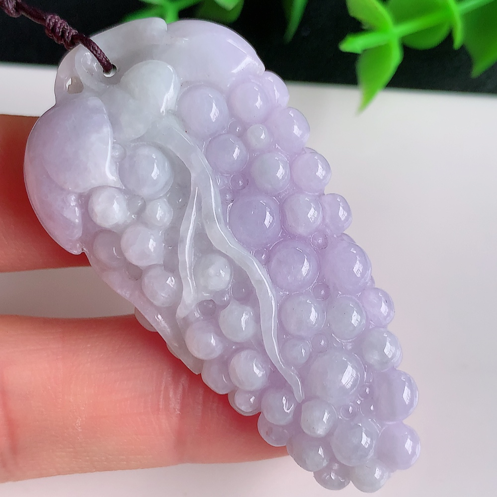 冰润紫罗兰多子多福翡翠吊坠，多子多福，福气满满，紫气东来，清秀高雅，上身效果优雅迷人！性价比超值！W41.11 尺寸：53.8-27.8-11.5mm