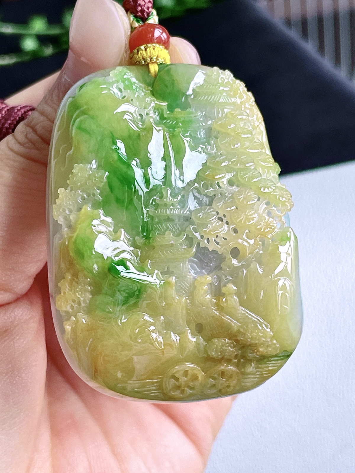 【裸石】冰黄加绿山水牌大山水牌吊坠
【说明】缅料 性价比高  
【尺寸】58-38.8-14