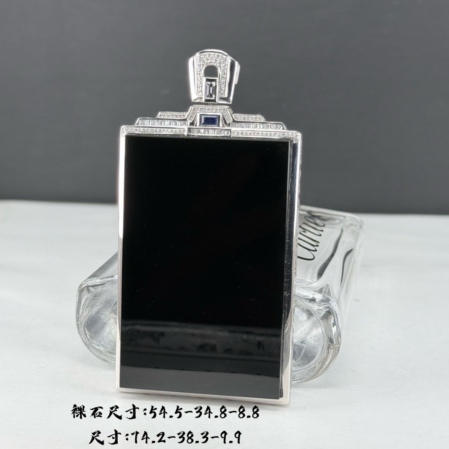 精品18k墨翠无事牌 种好色正 黑度极好 打灯通透 油性十足  尺寸74.2