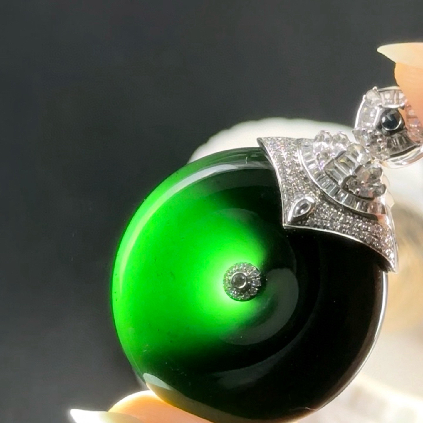 精品18k墨翠平安扣 种好色正 黑度极好 打灯通透 油性十足 尺寸38.6