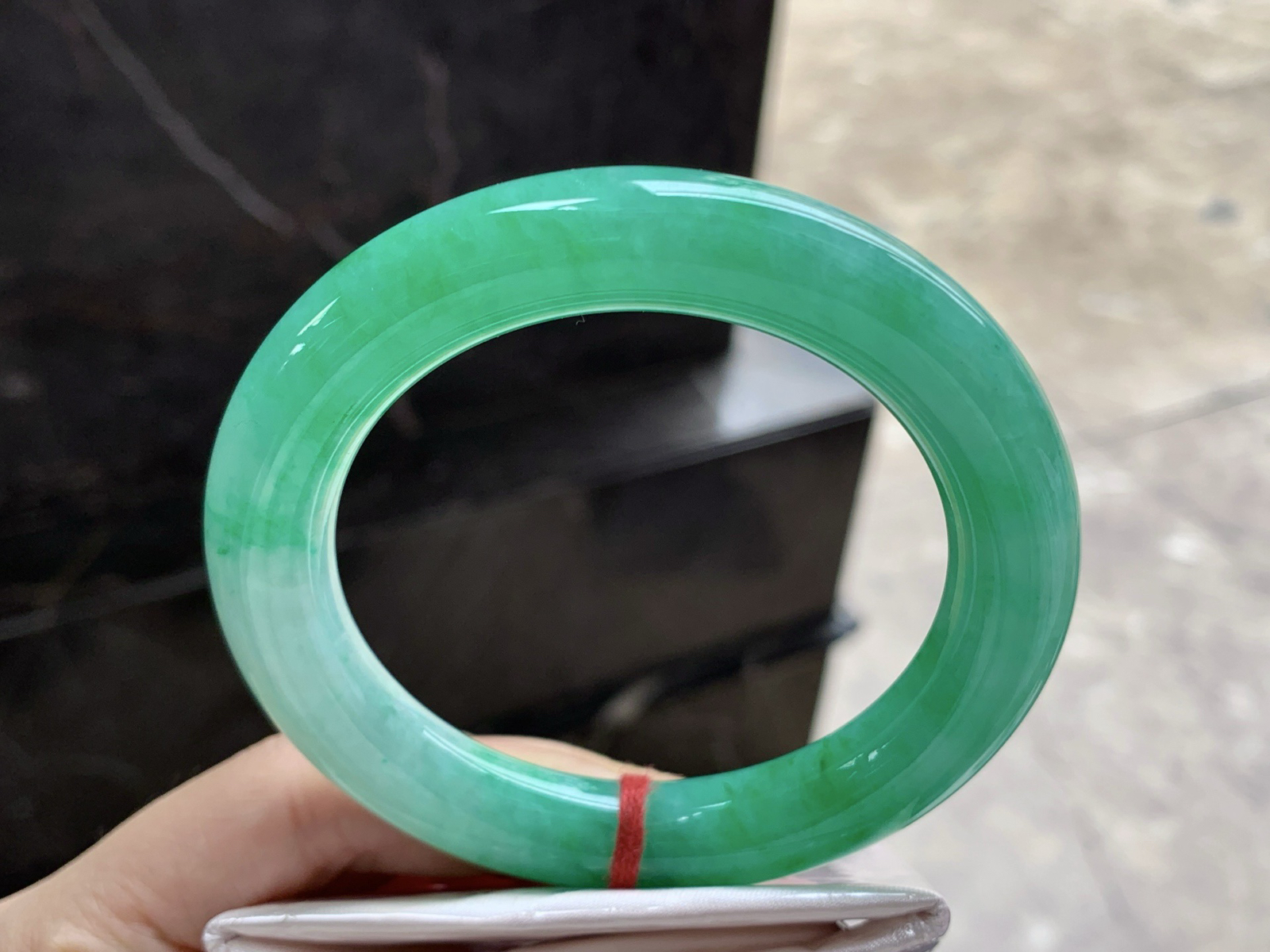 56-11.3

阳绿色圆条手镯^_^色阳