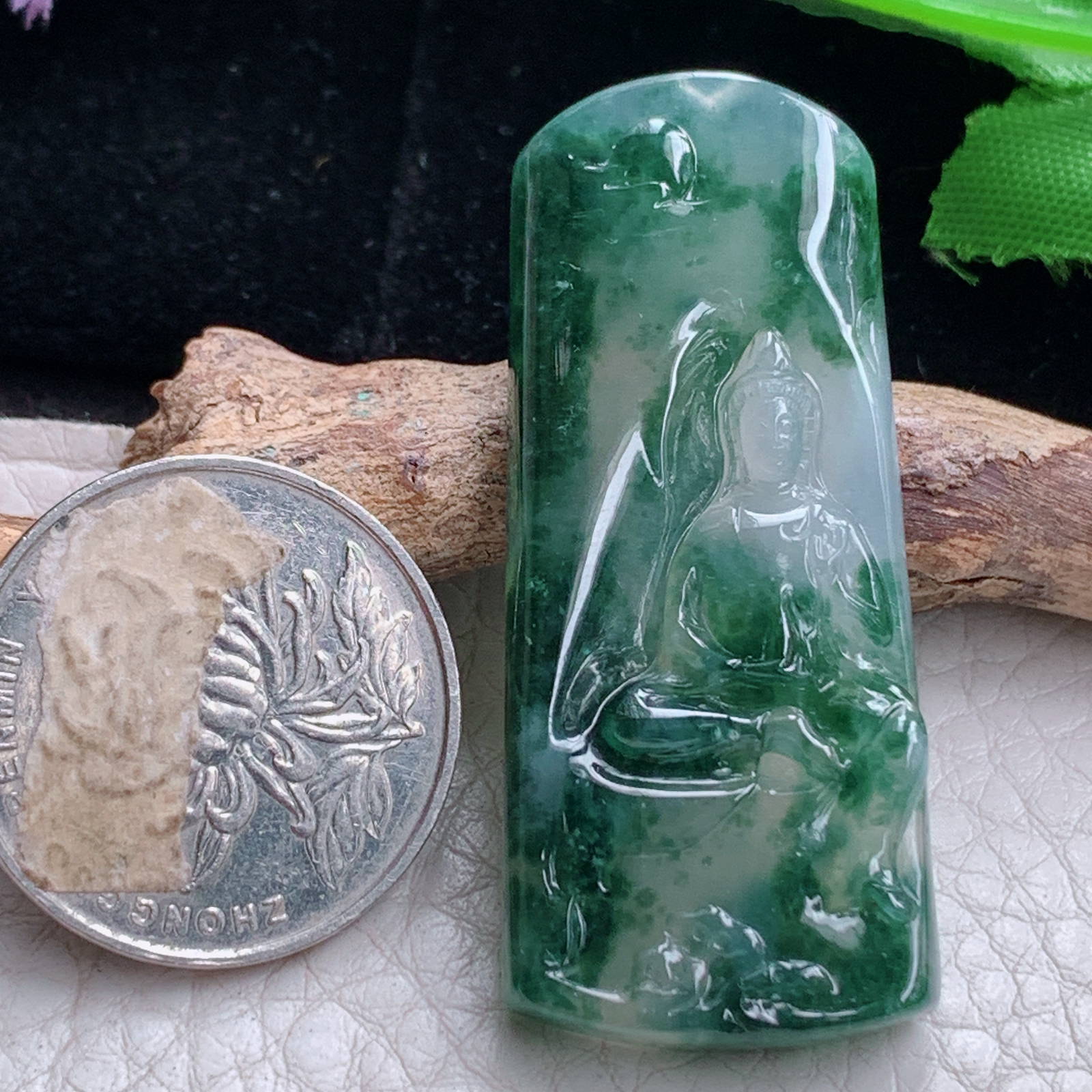 lz实拍48*20*5.8天然缅甸翡翠冰飘花山水观音 玉观音玉吊坠 玉挂件