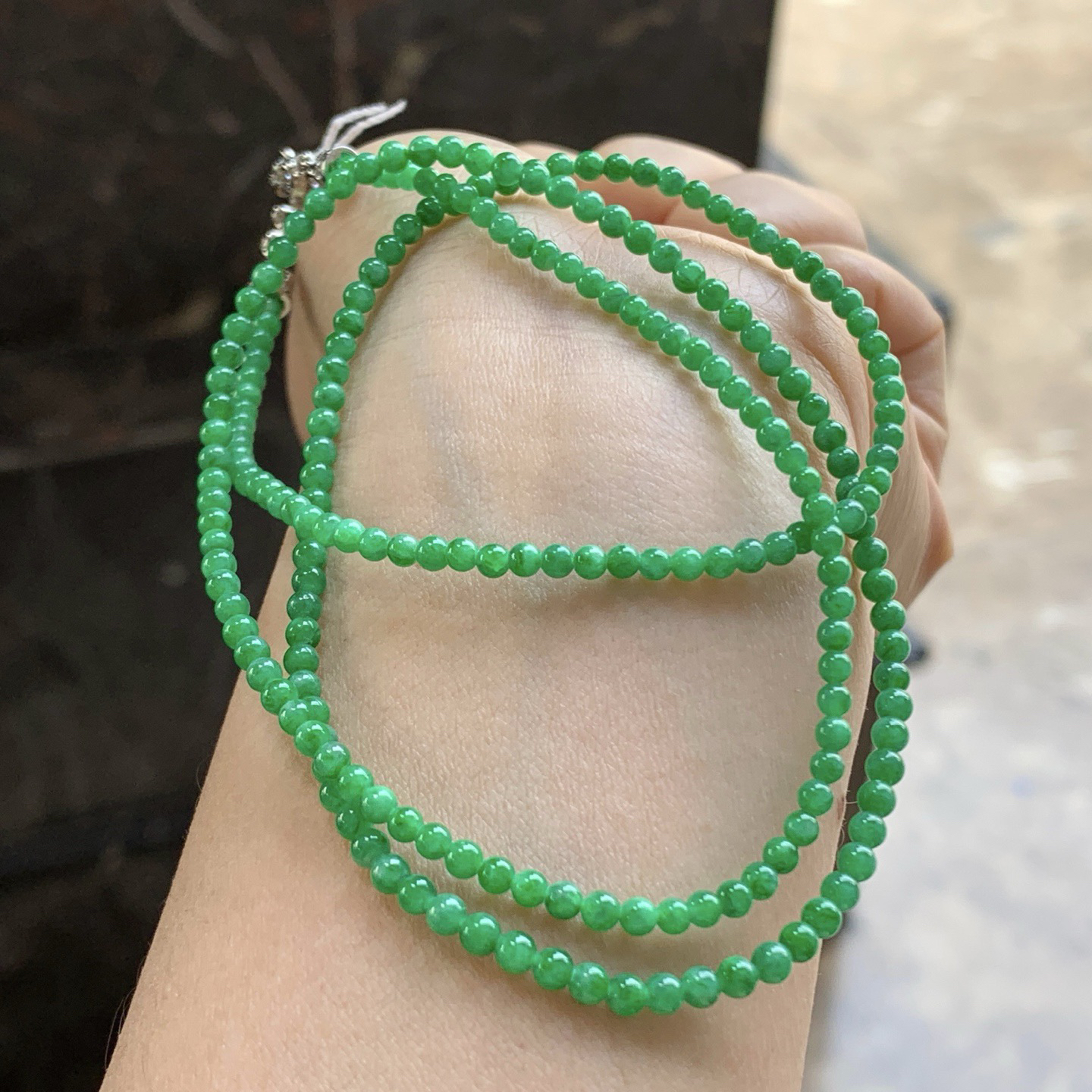 阳绿色珠链^_^鲜艳