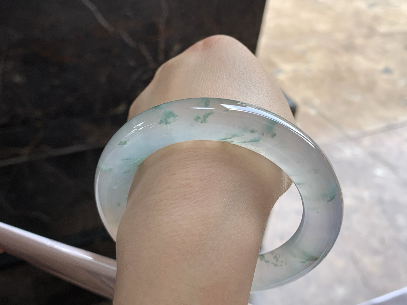 57.5-12

高冰蓝花圆条手镯^_^透亮 荧光十足 飘花灵韵