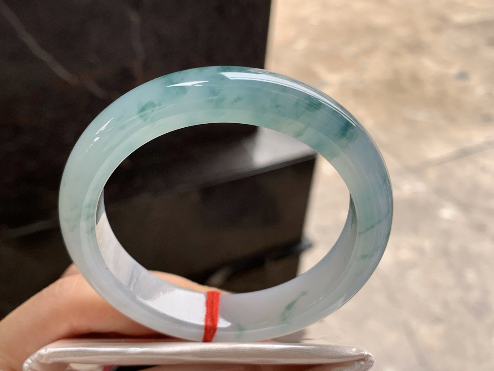 55.5-12.4-8.5

蓝花手镯^_^飘花灵韵