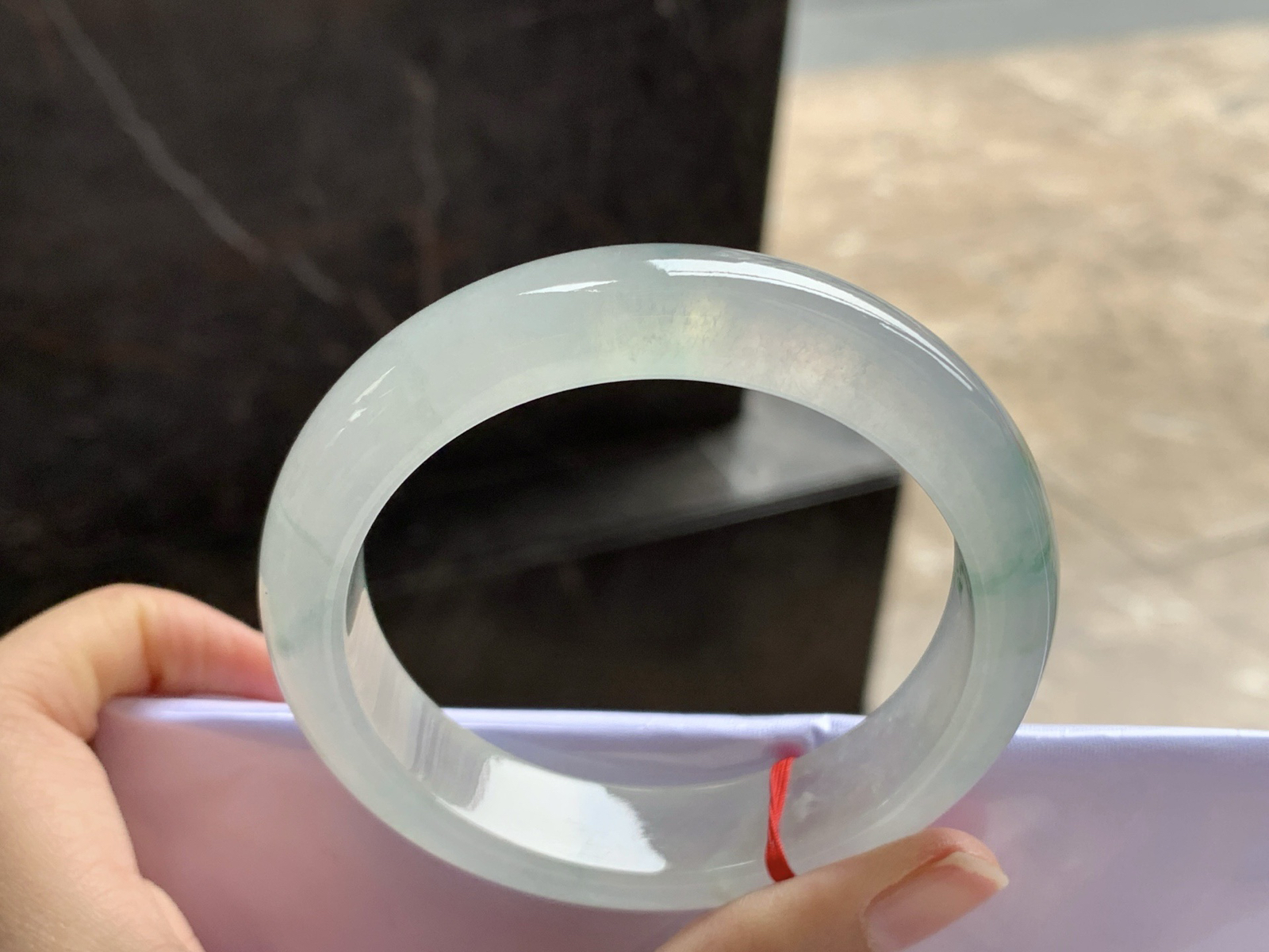 57.5-14.2-8.8

冰蓝花手镯^_^水润