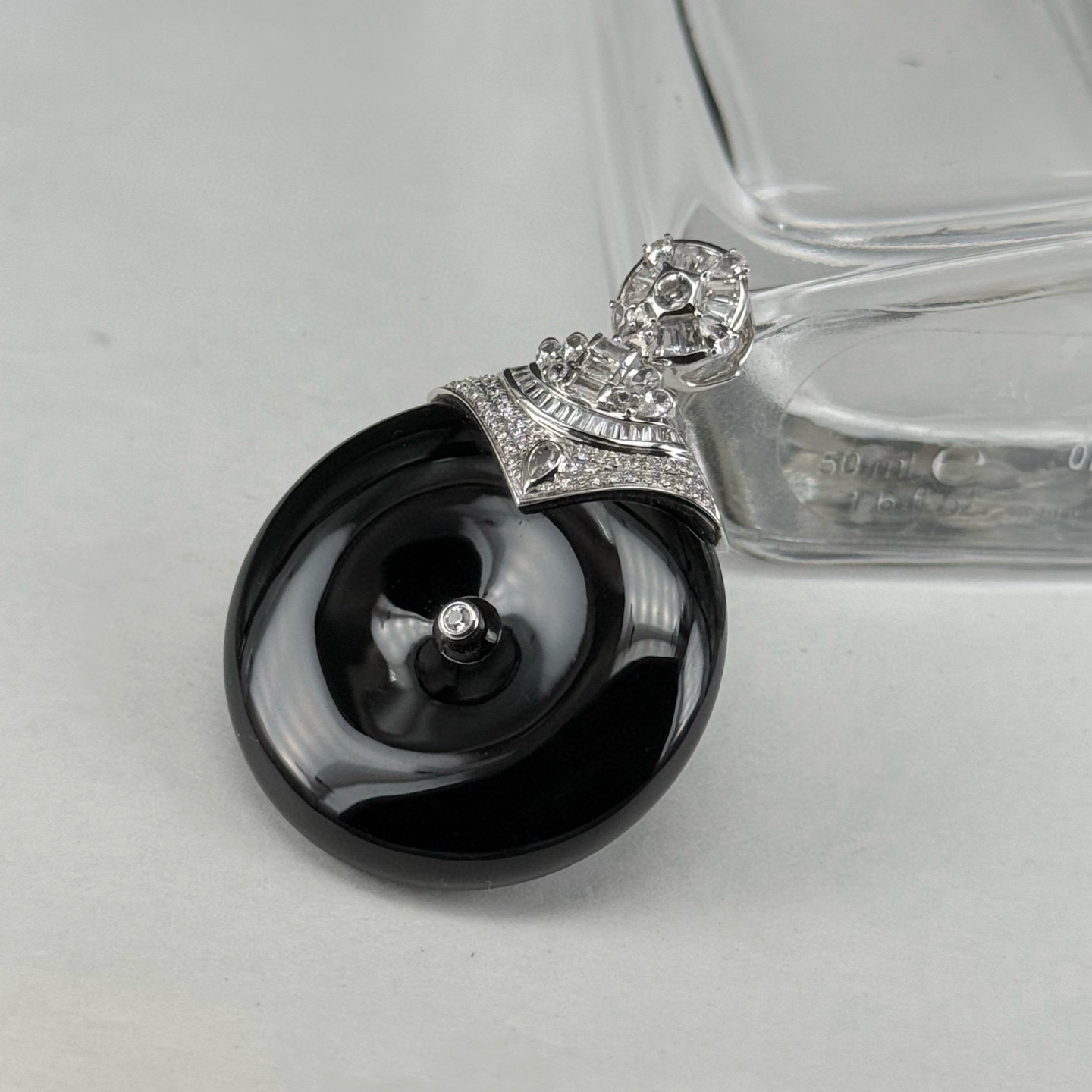 精品18k墨翠平安扣 种好色正 黑度极好 打灯通透 油性十足  尺寸42