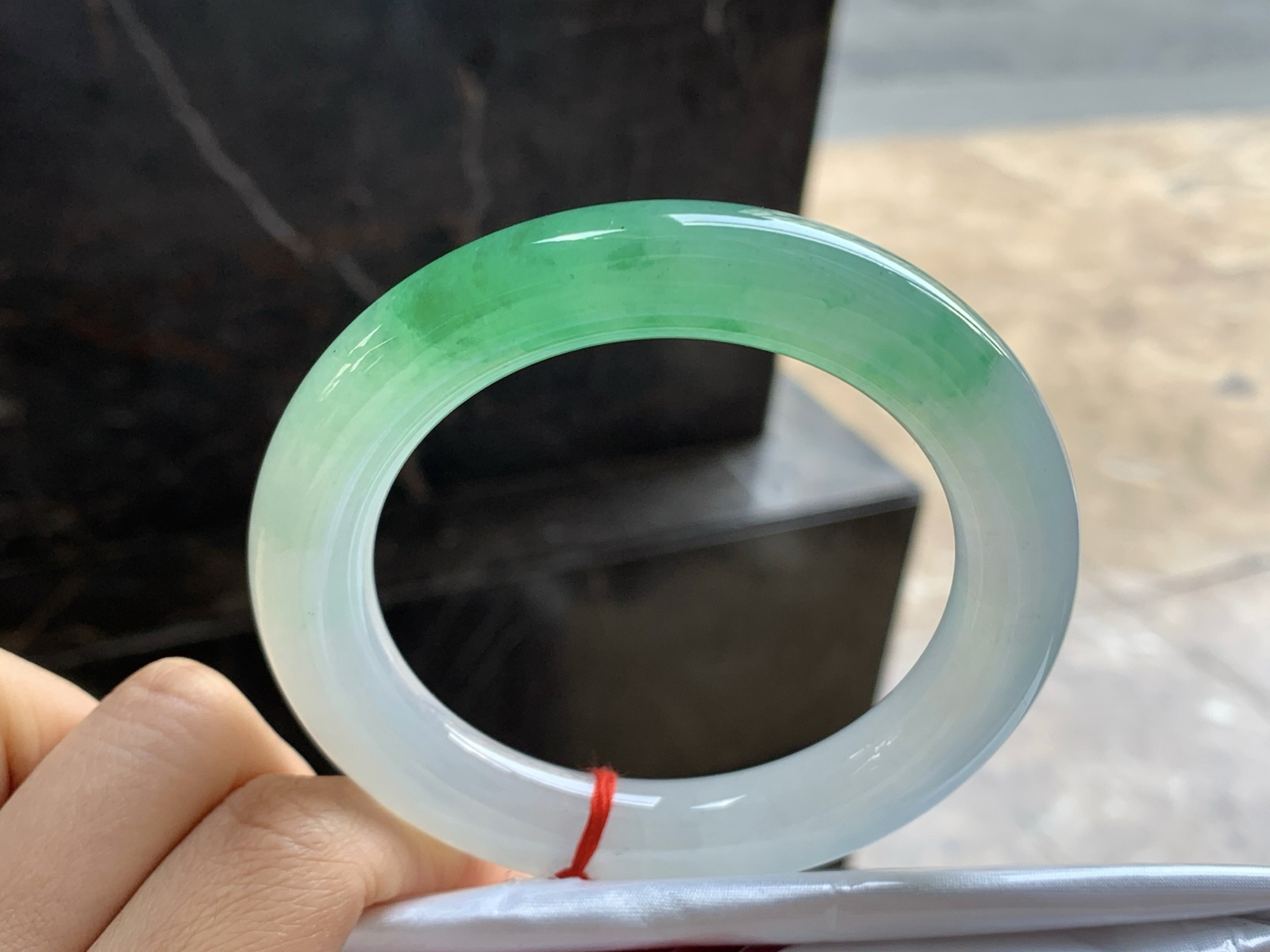 59-11.8

冰带色圆条手镯^_^鲜艳 色阳 种水好 大圈