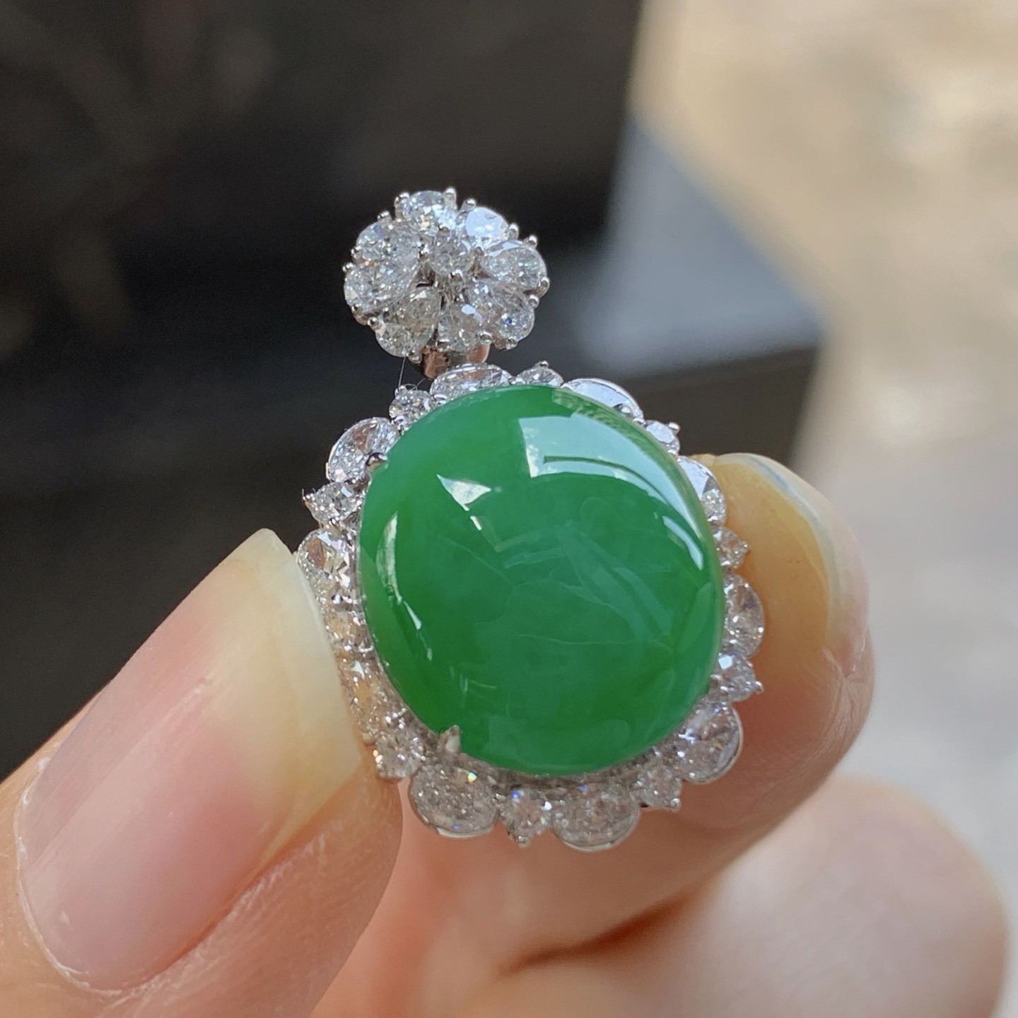 金钻镶嵌辣绿色吊坠^_^鲜艳 浓郁