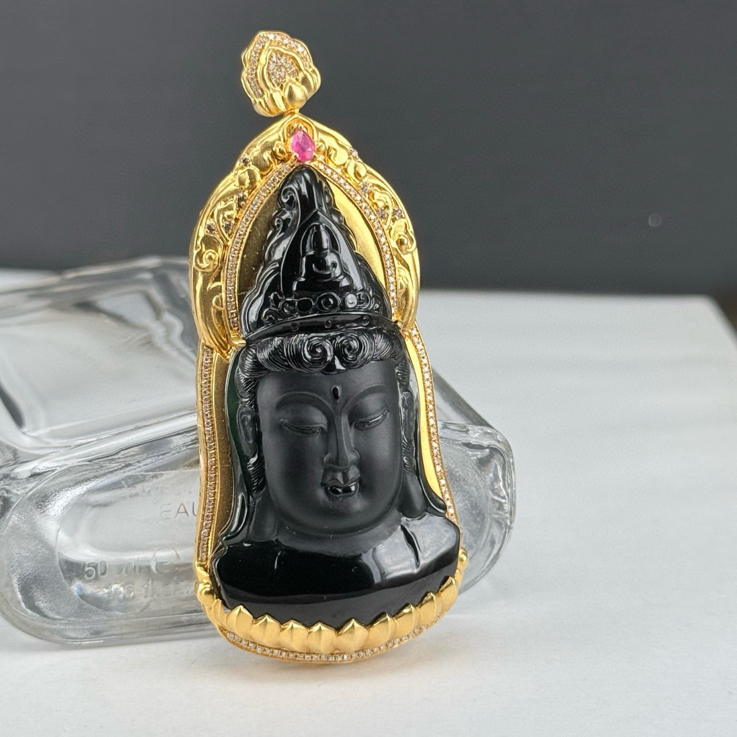 精品18k墨翠观音头 黑度极好 打灯通透  油性十足 尺寸68